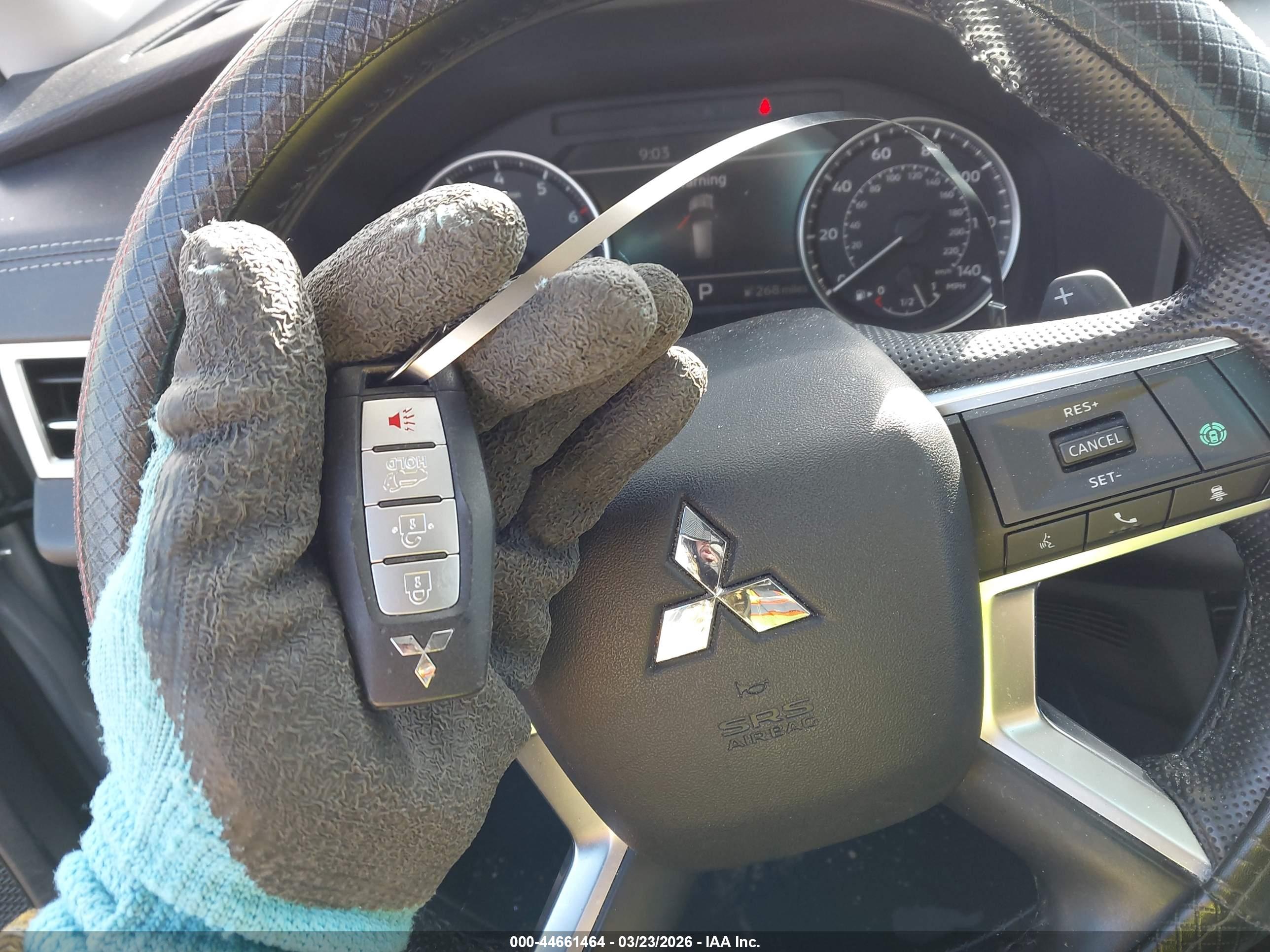 MITSUBISHI OUTLANDER image 11