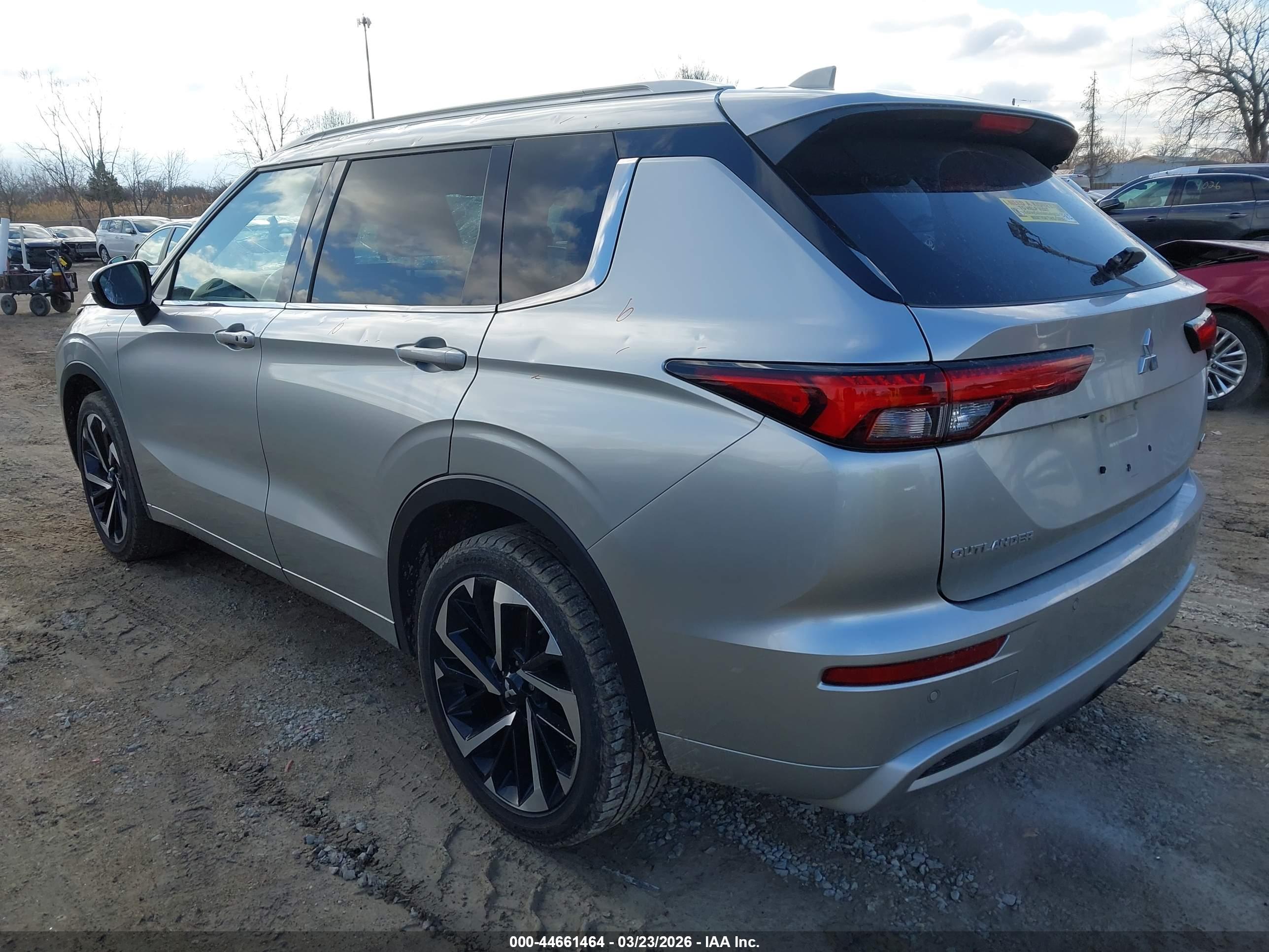 MITSUBISHI OUTLANDER image 3