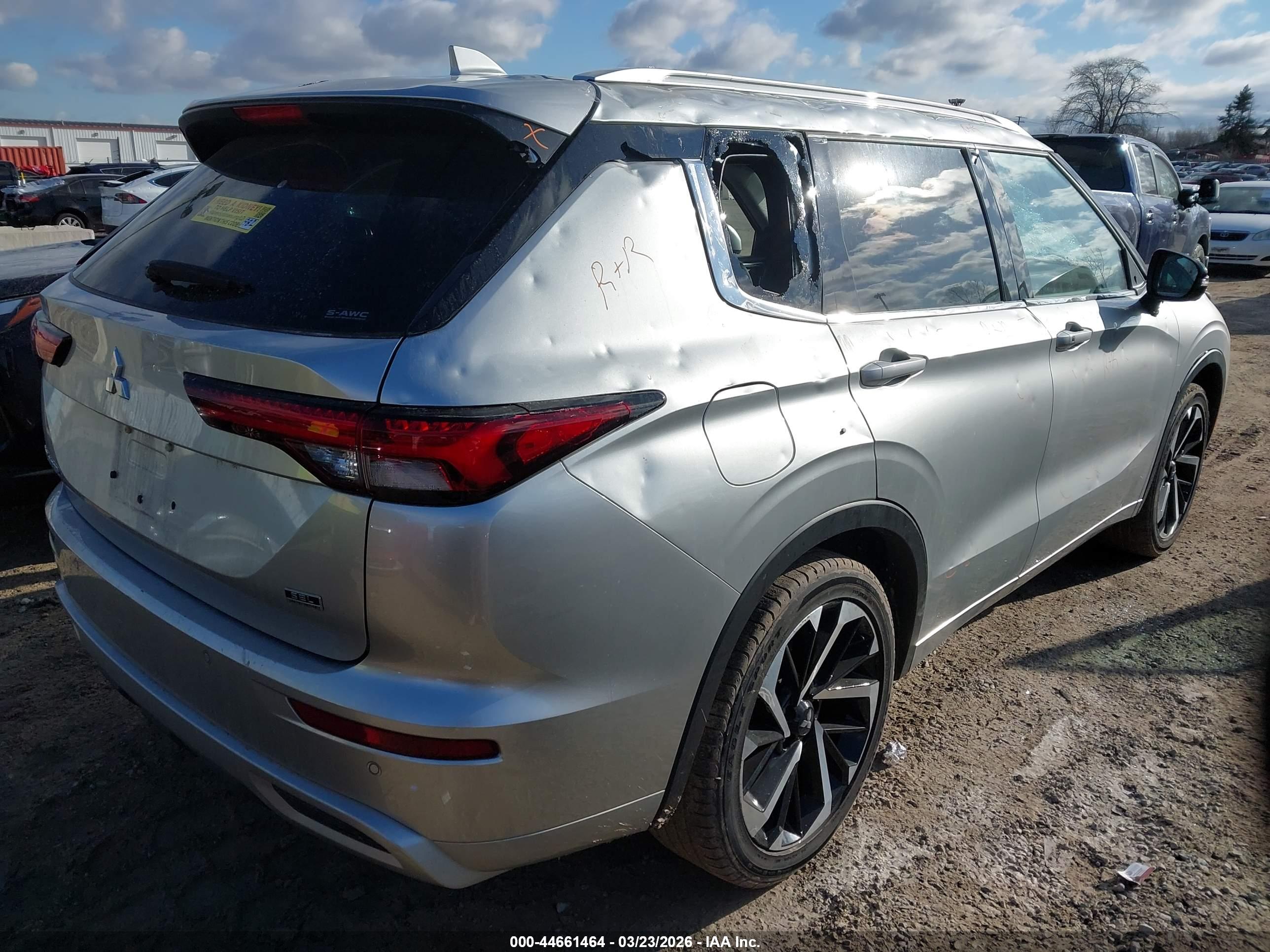 MITSUBISHI OUTLANDER image 4