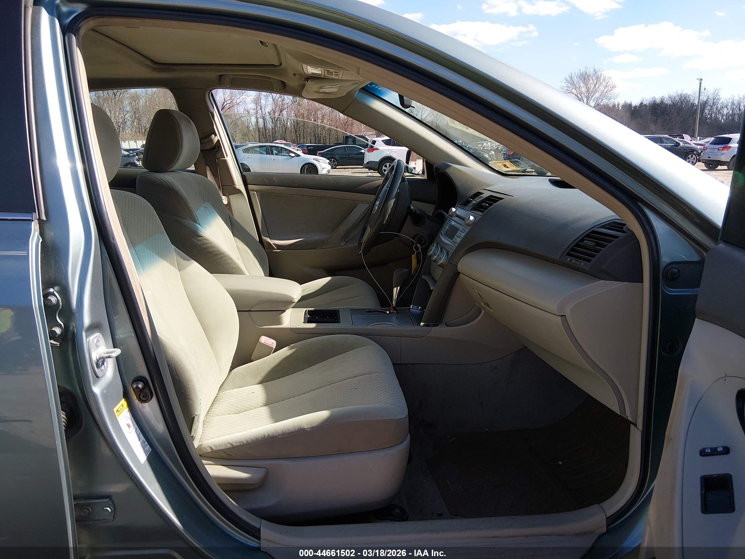 TOYOTA CAMRY image 5
