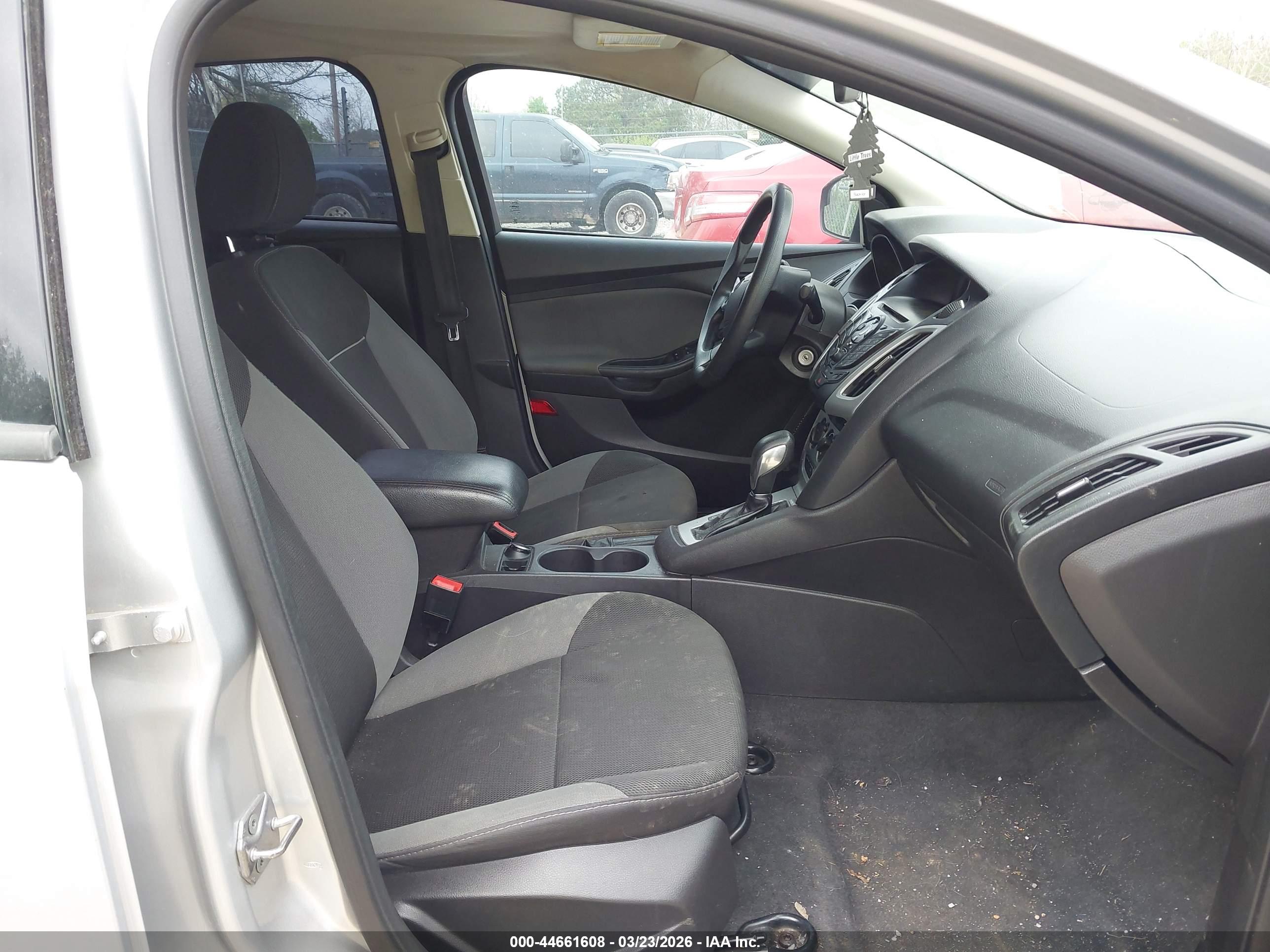FORD FOCUS image 5
