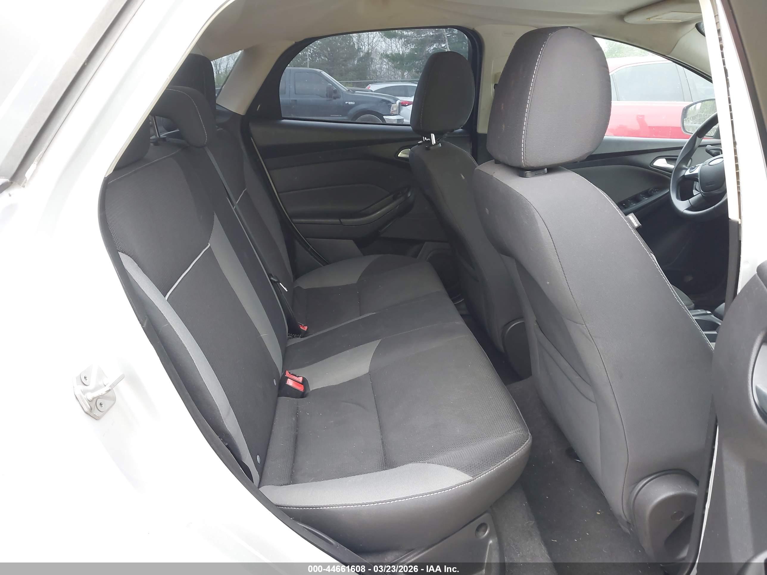 FORD FOCUS image 8