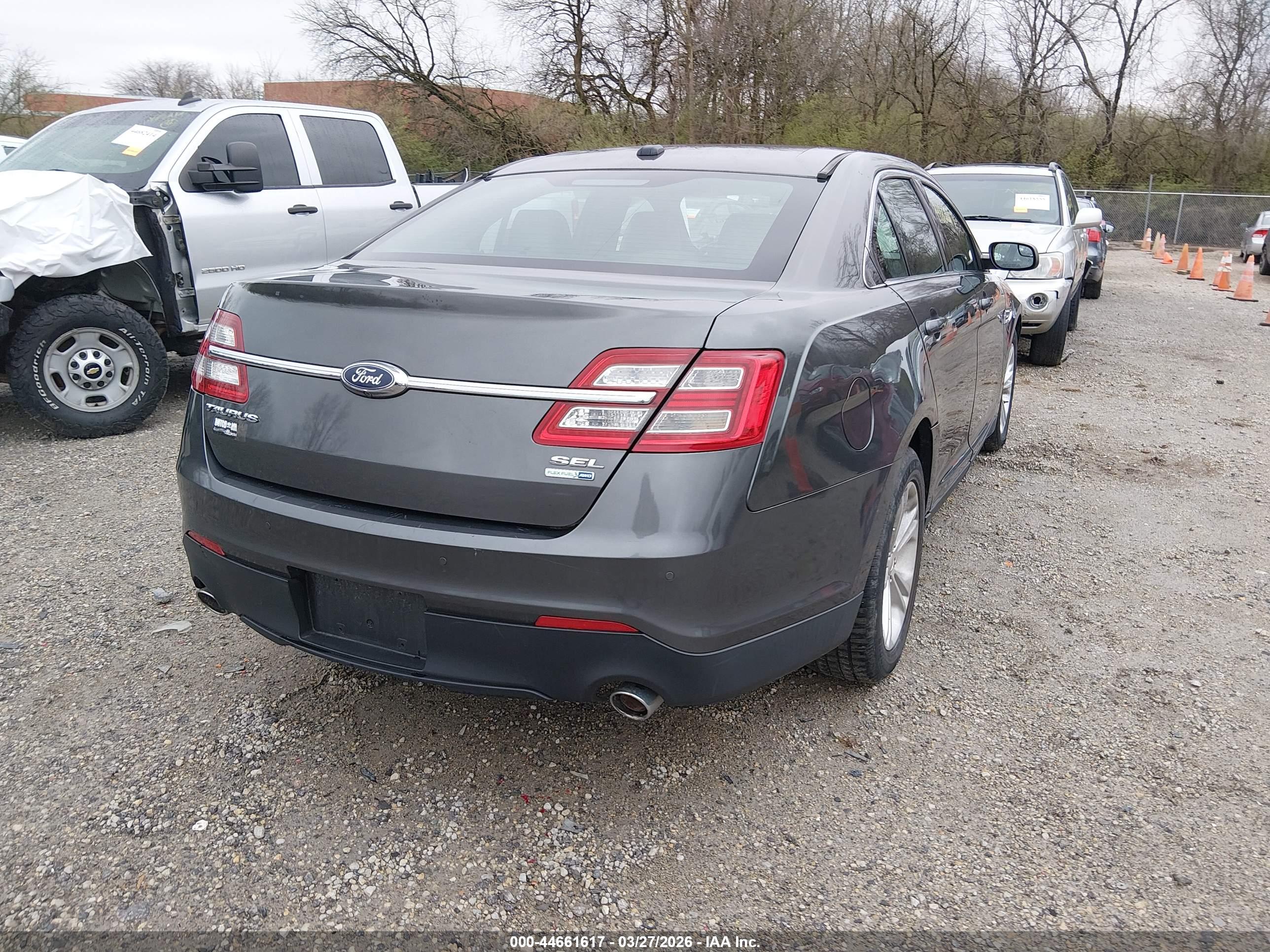 FORD TAURUS image 4