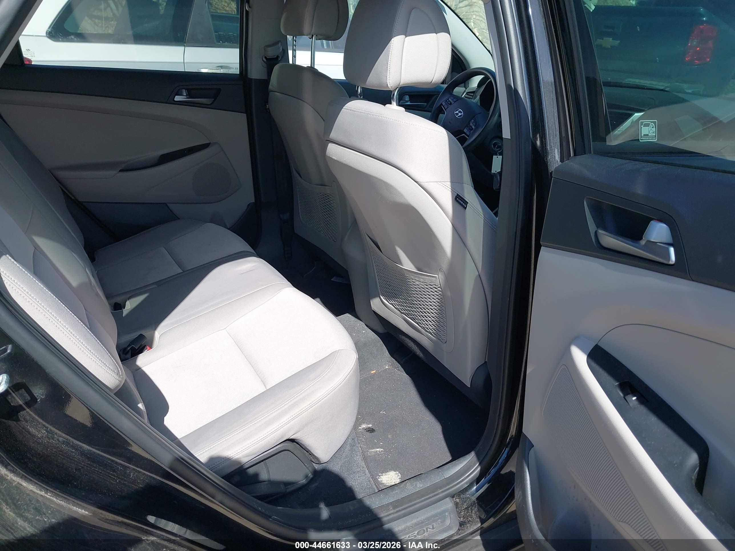 HYUNDAI TUCSON image 8