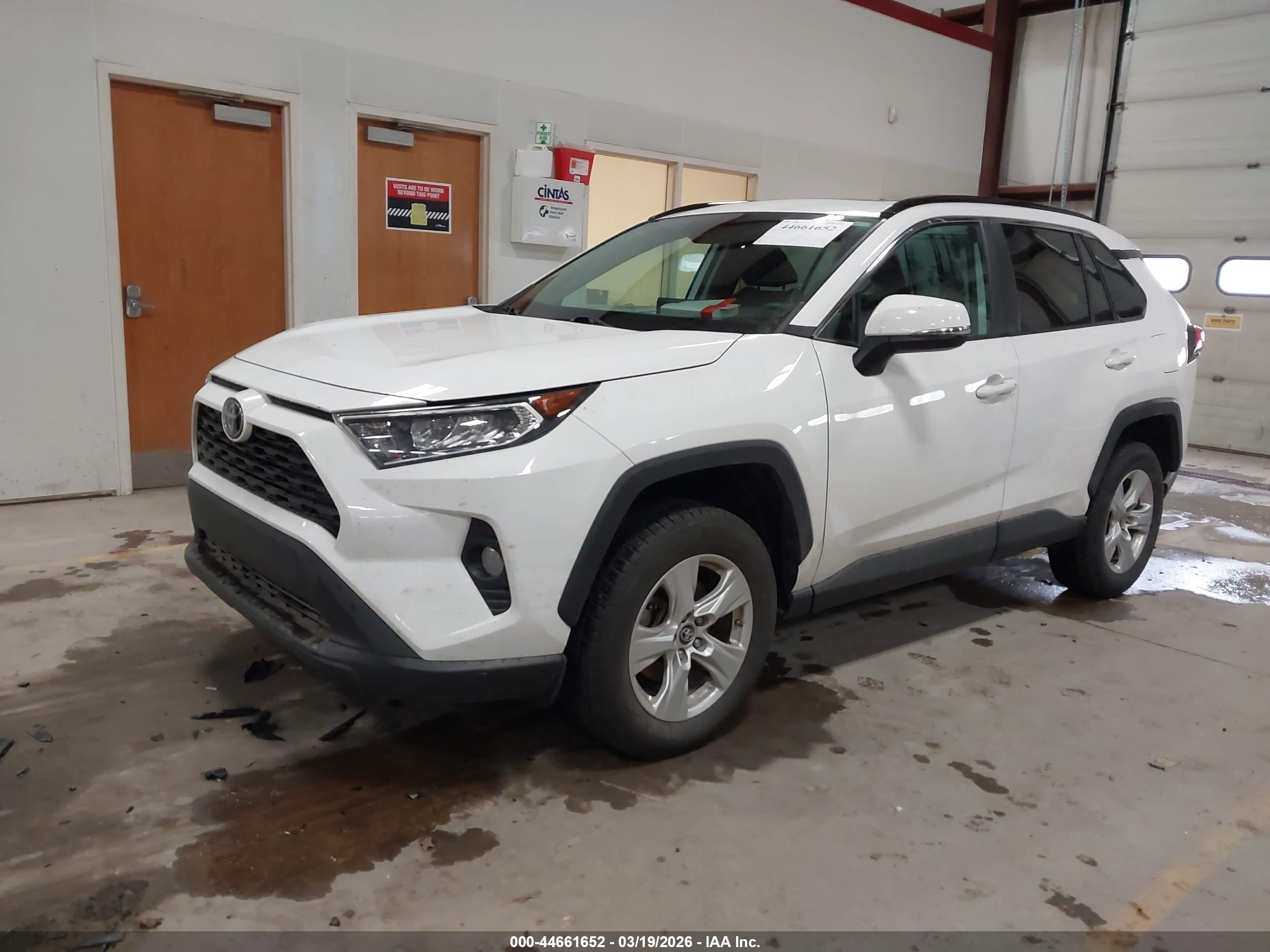 TOYOTA RAV4 image 2