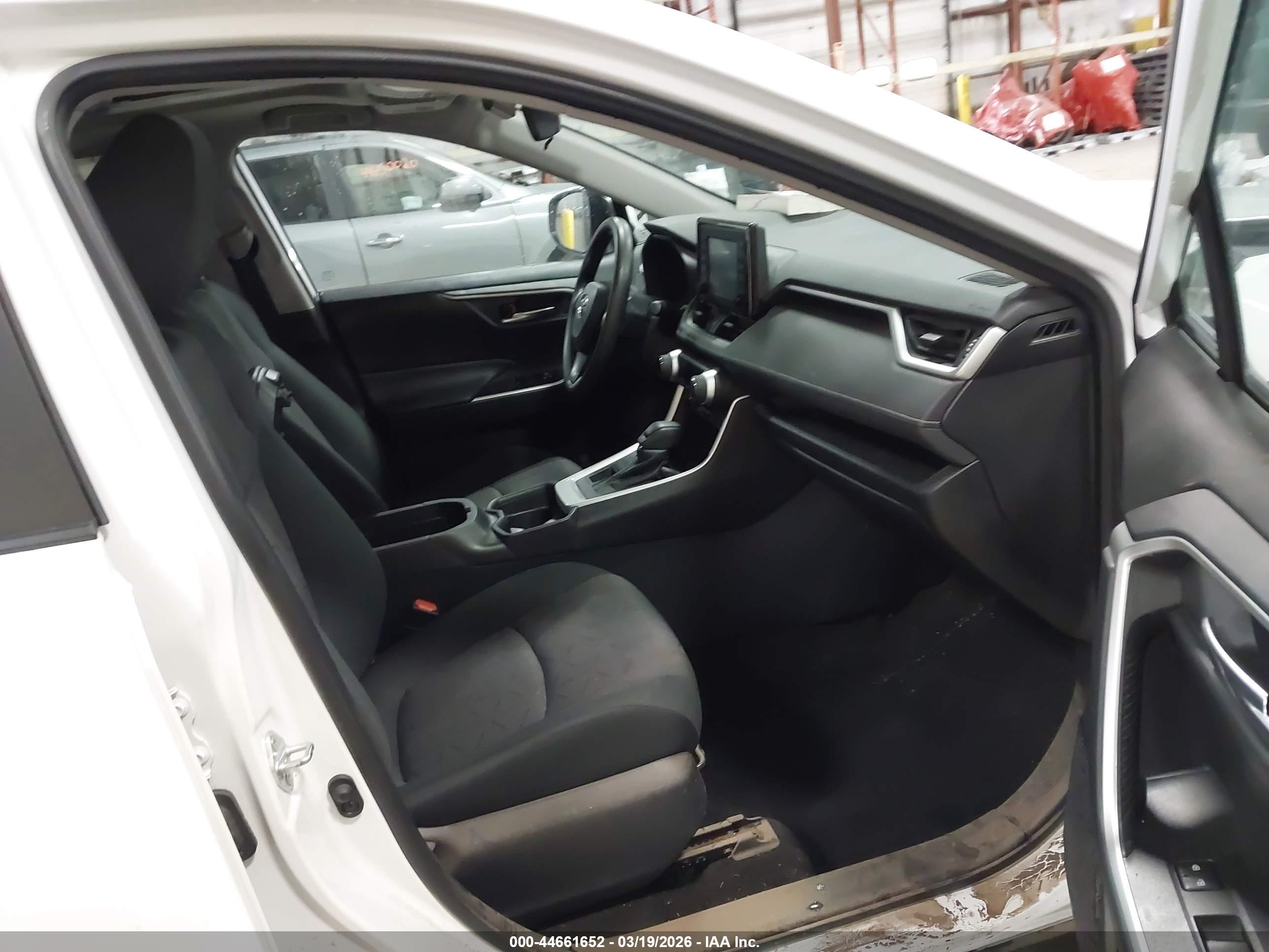 TOYOTA RAV4 image 5