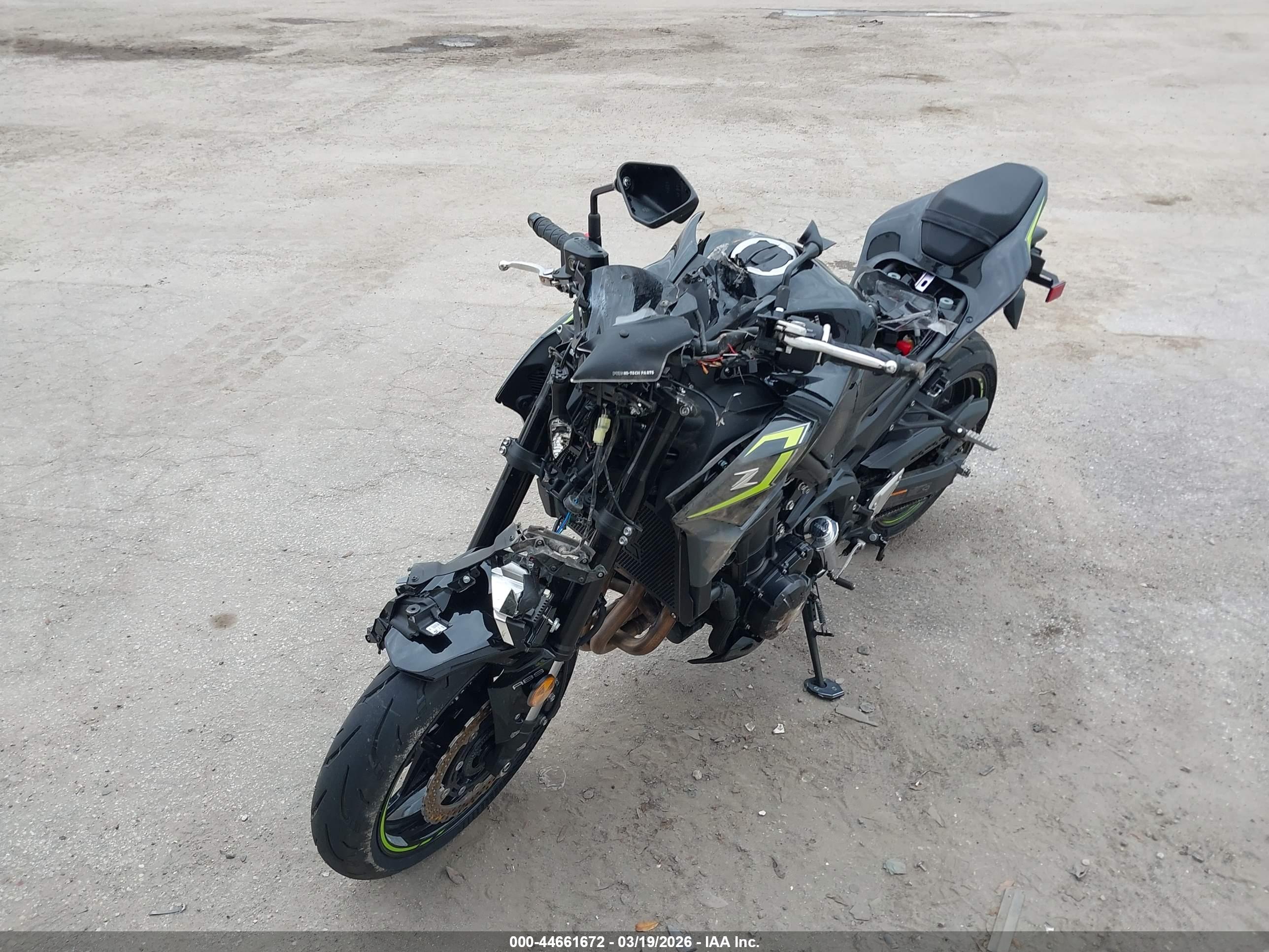 KAWASAKI ZR900 image 2