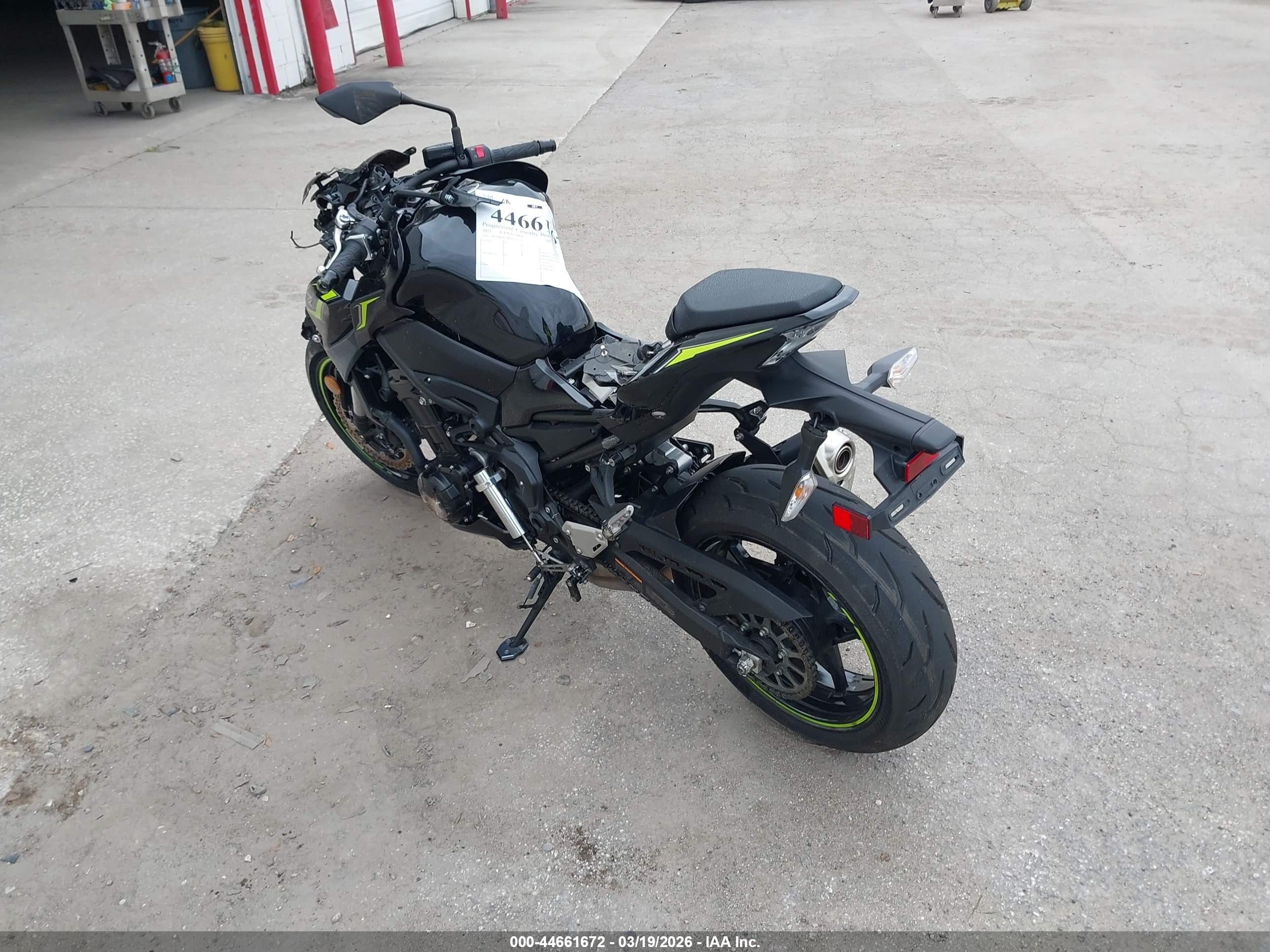 KAWASAKI ZR900 image 3
