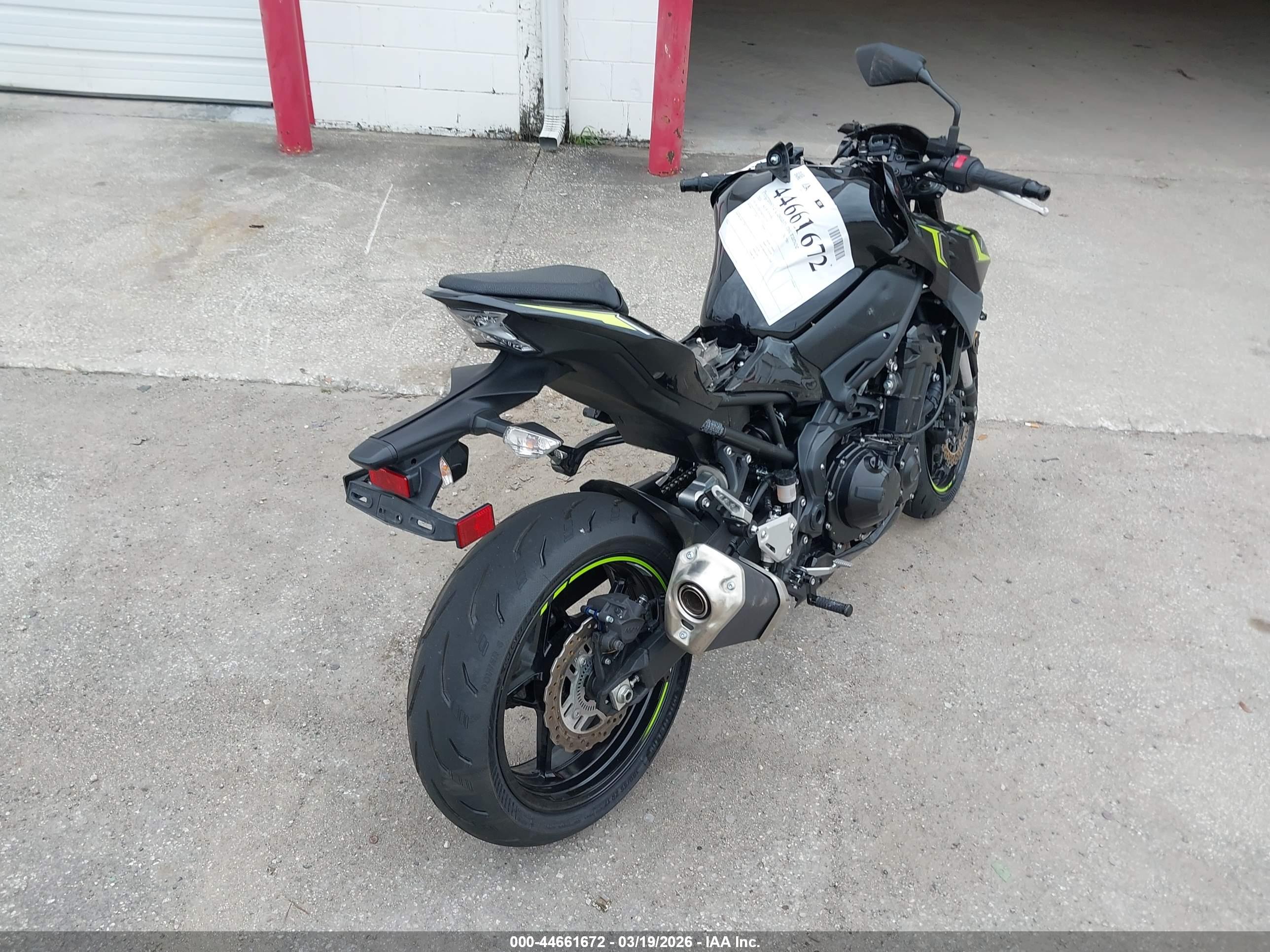 KAWASAKI ZR900 image 4