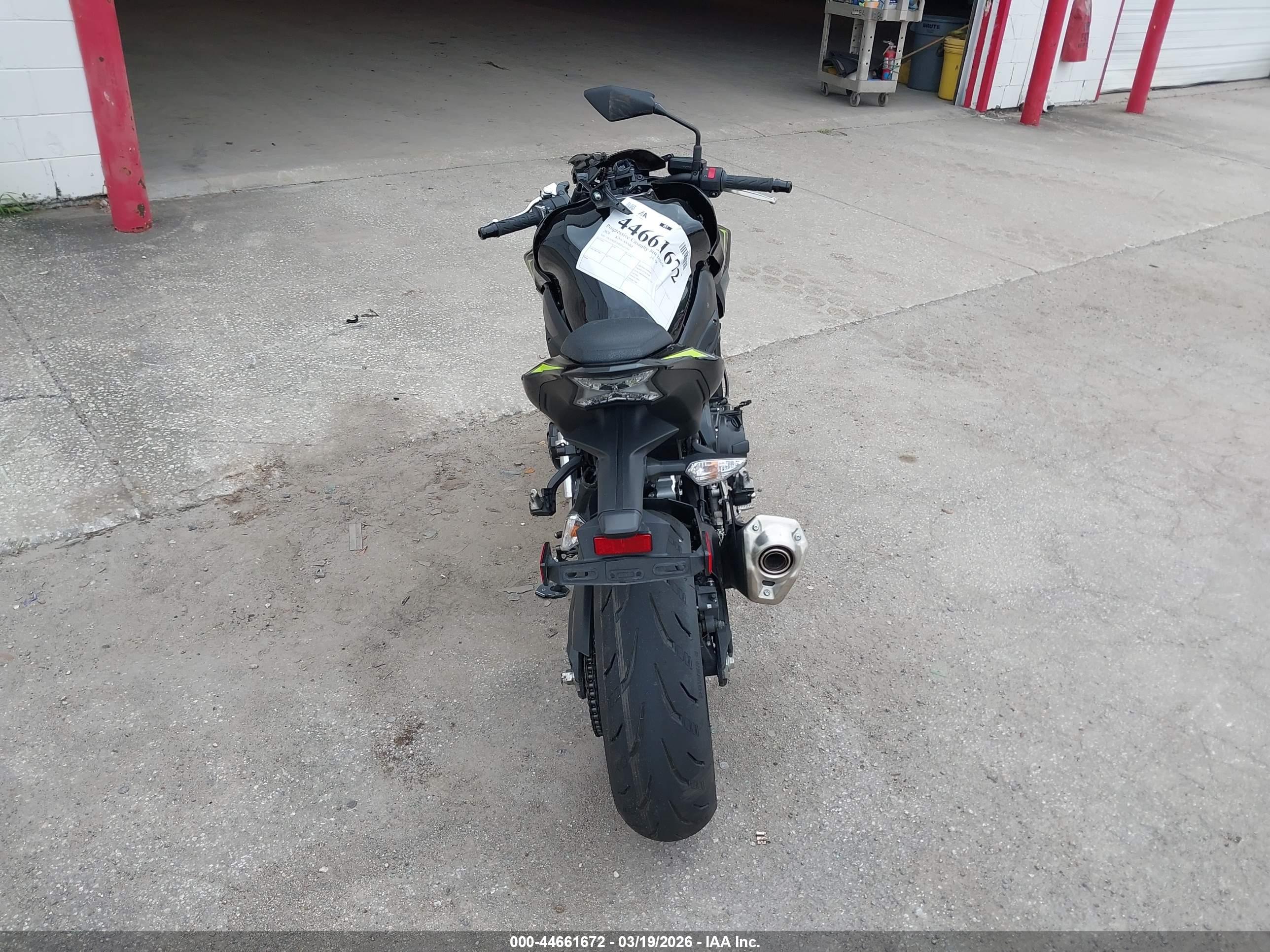 KAWASAKI ZR900 image 6