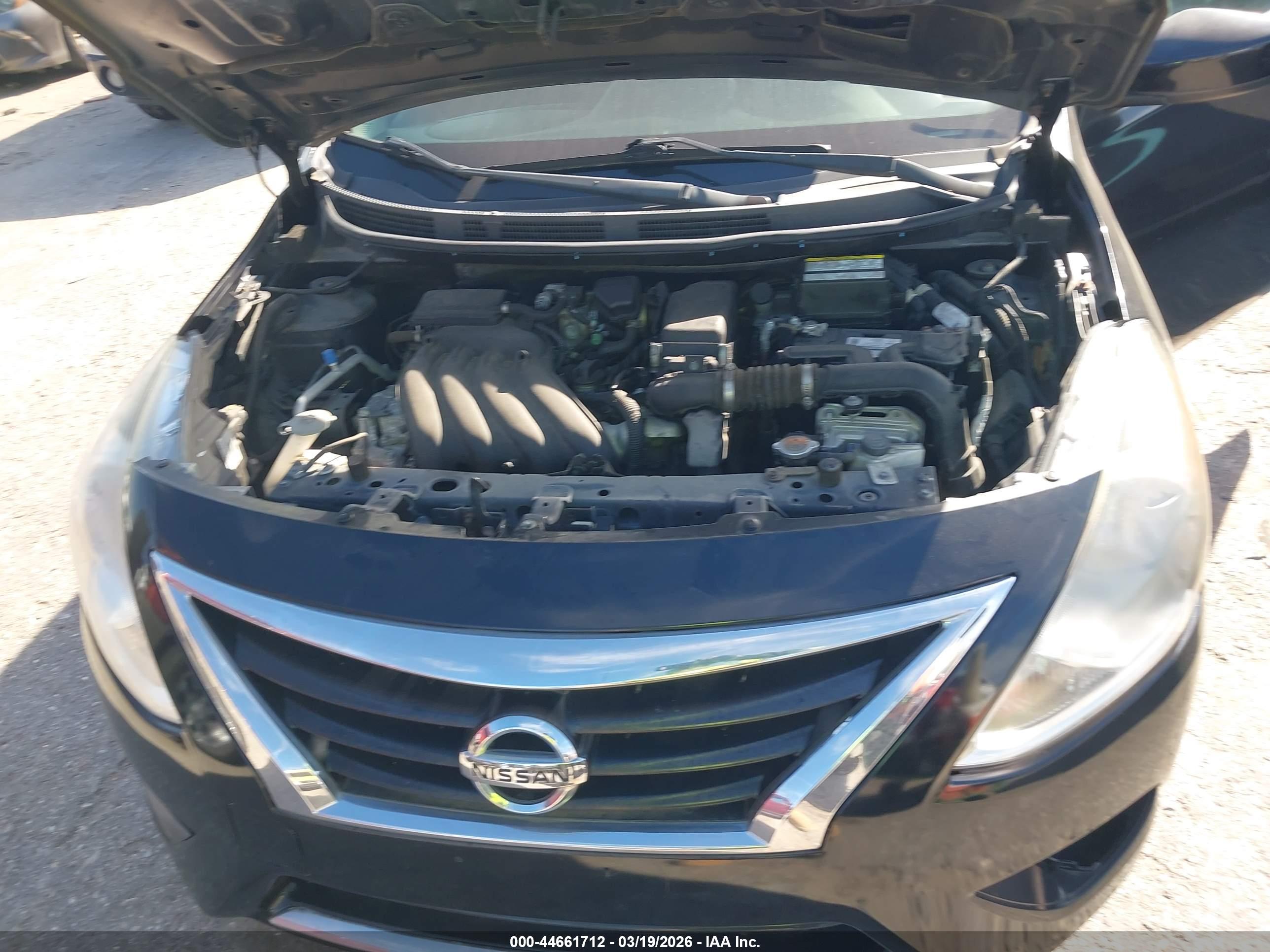 NISSAN VERSA image 10