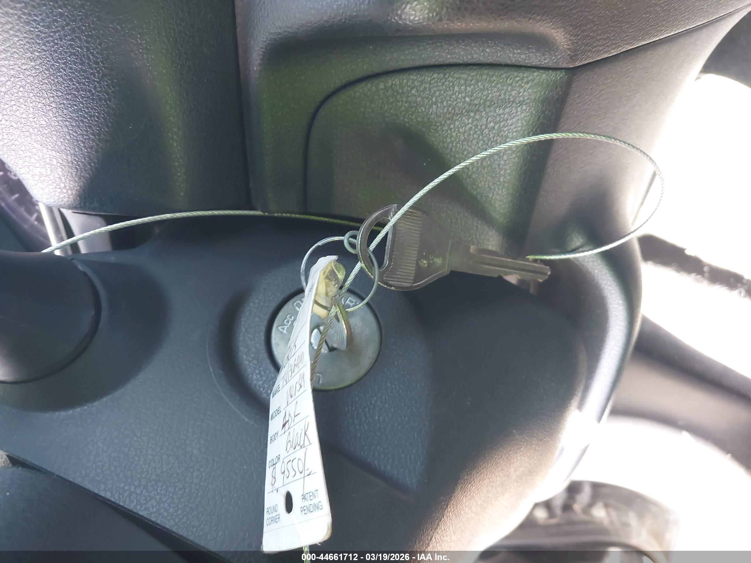 NISSAN VERSA image 11