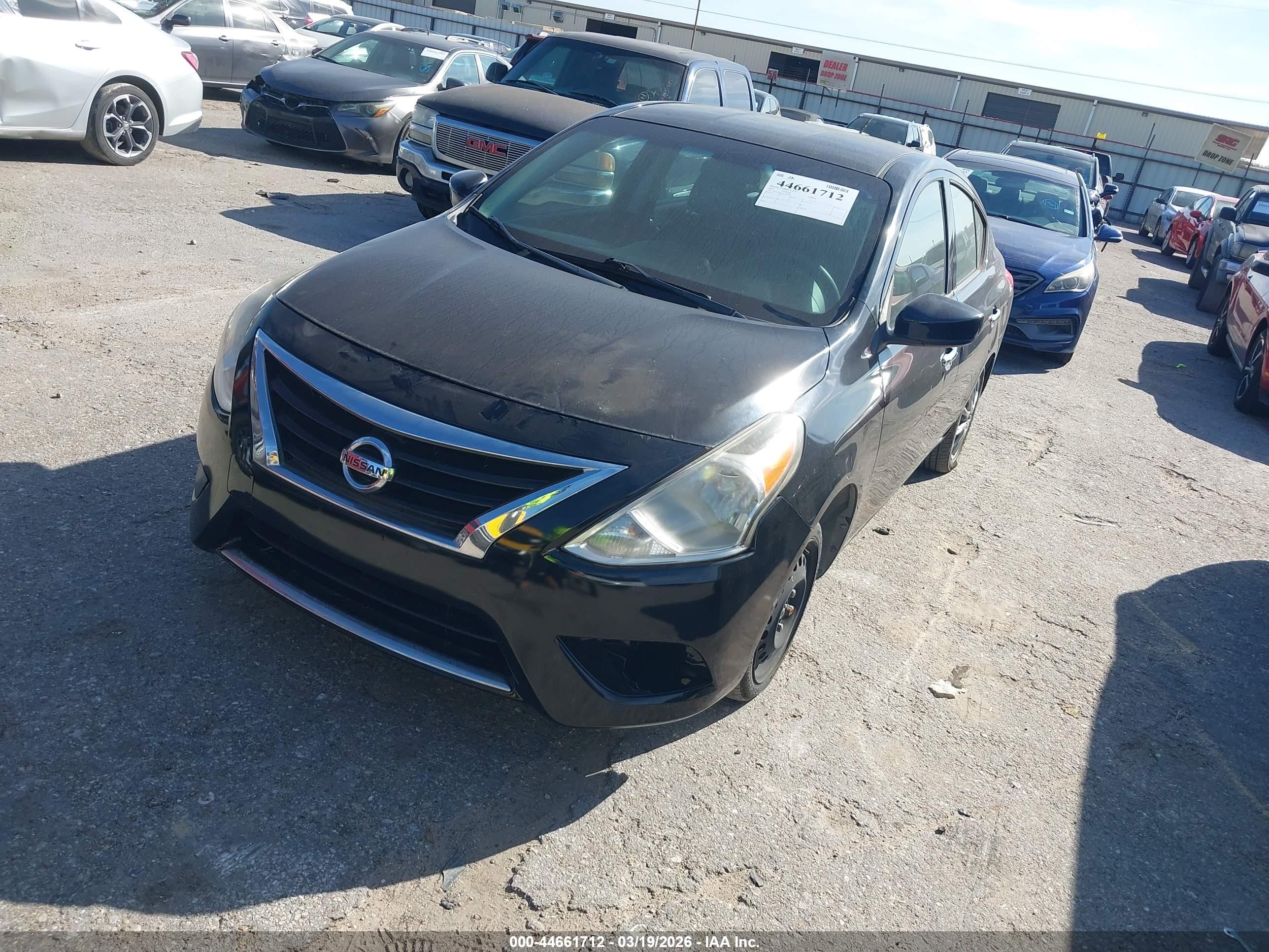 NISSAN VERSA image 2