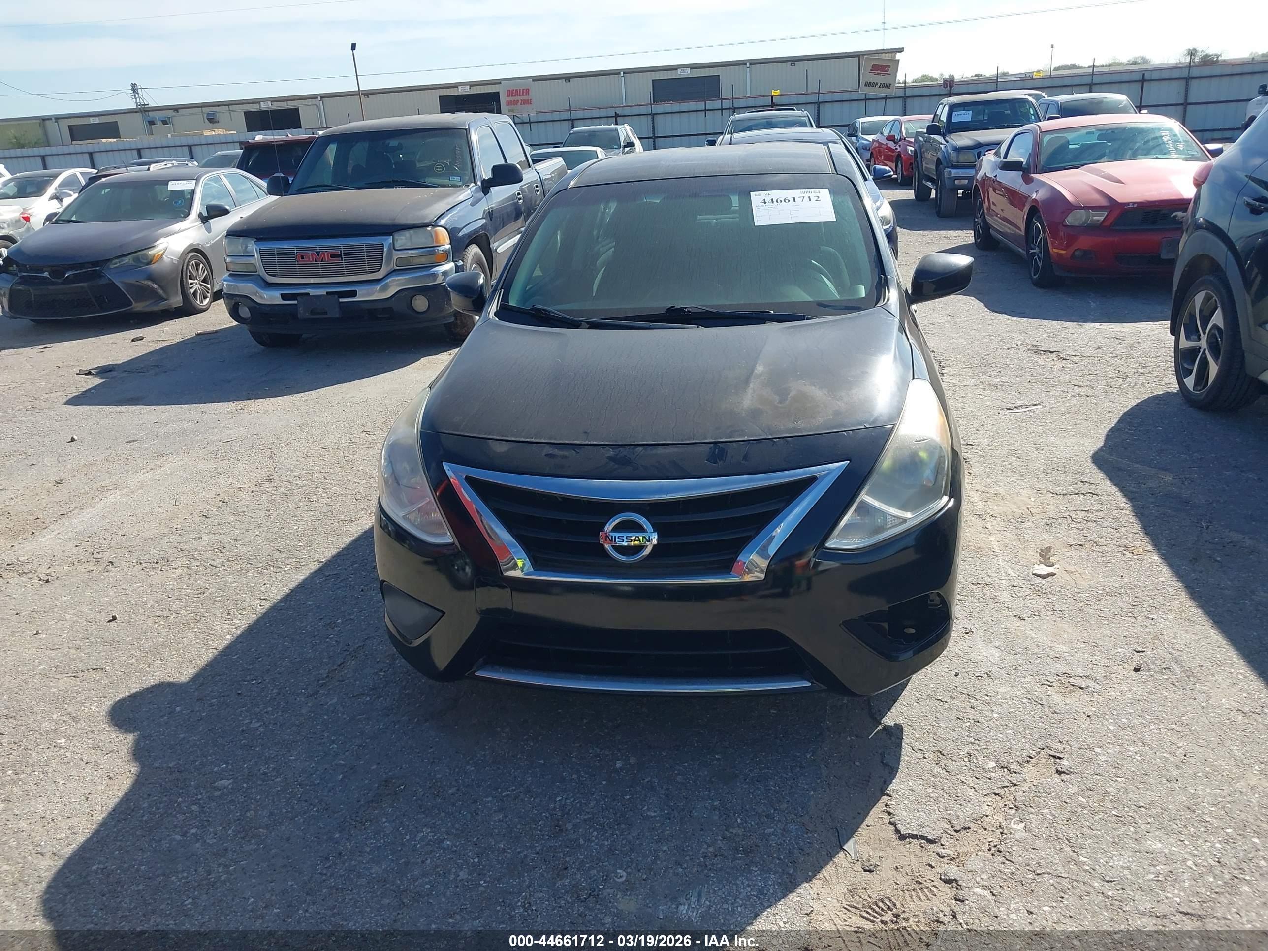 NISSAN VERSA image 6