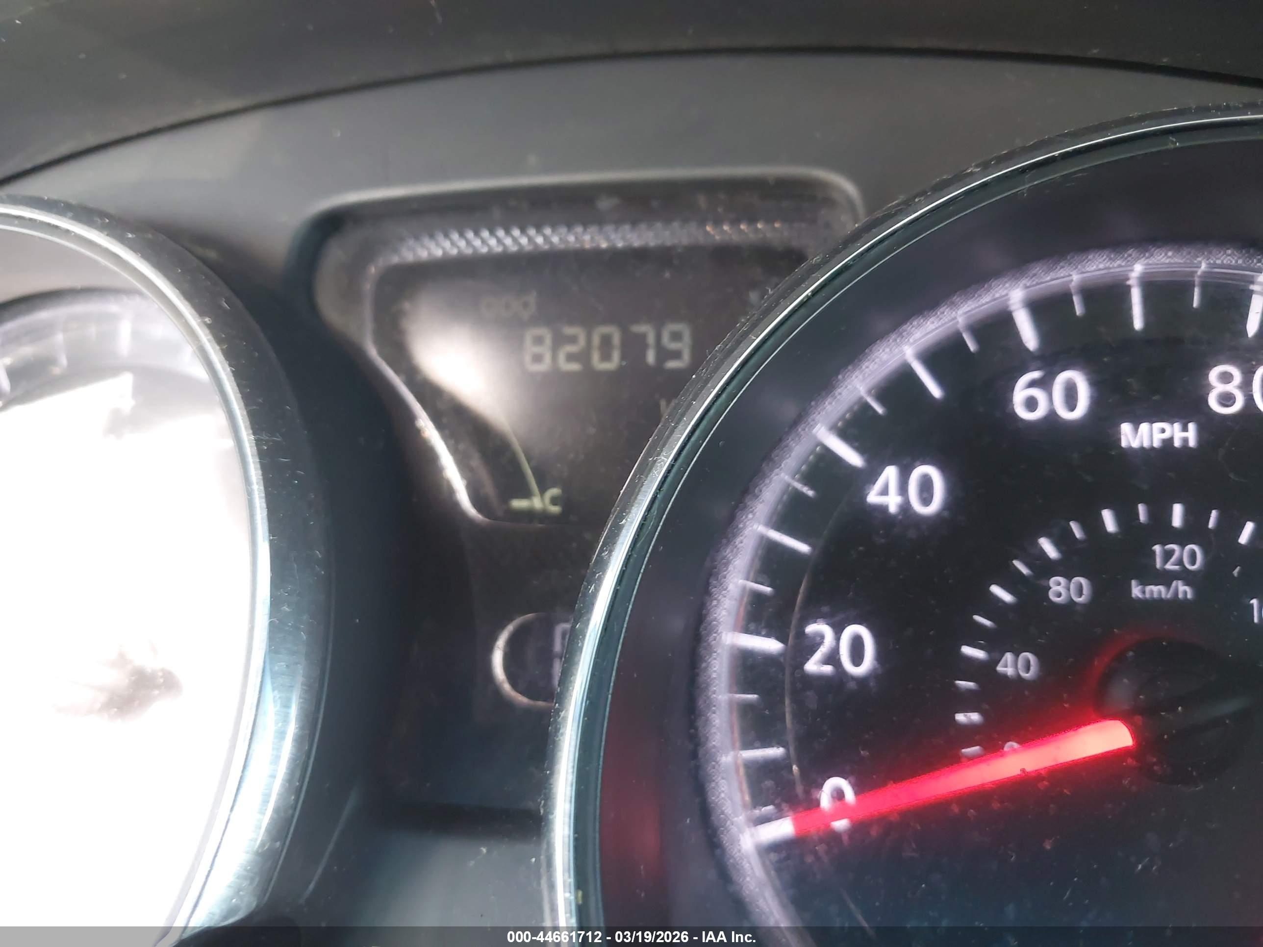 NISSAN VERSA image 7