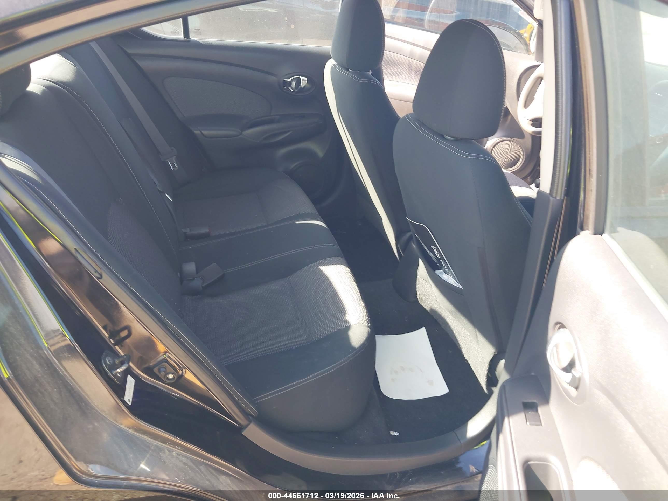 NISSAN VERSA image 8