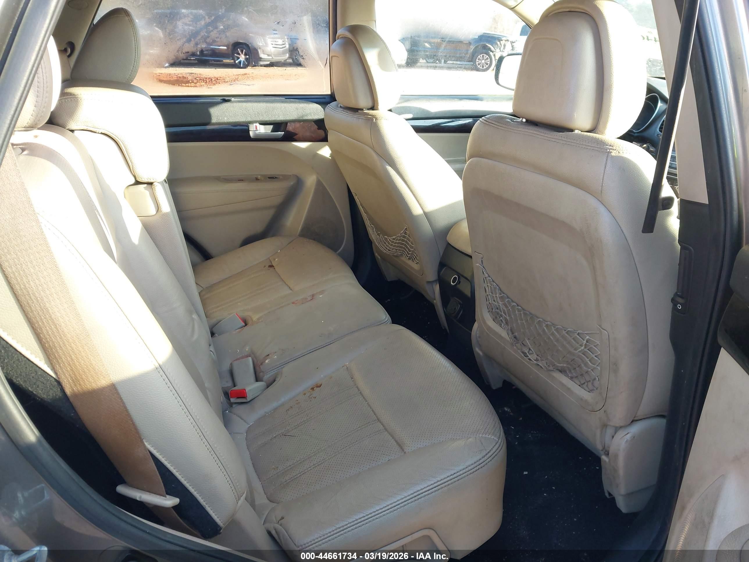 KIA SORENTO image 8