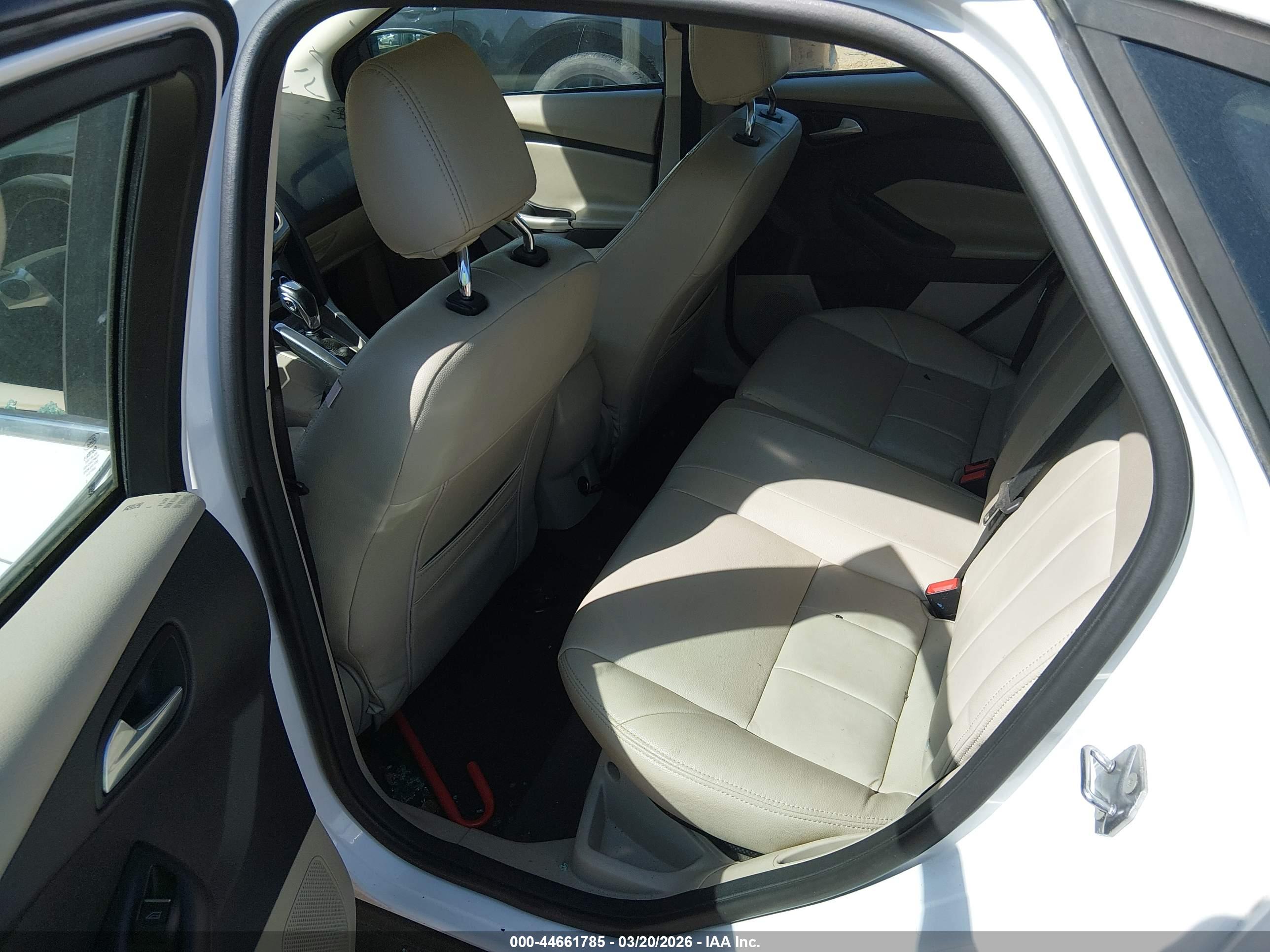 FORD FOCUS image 8
