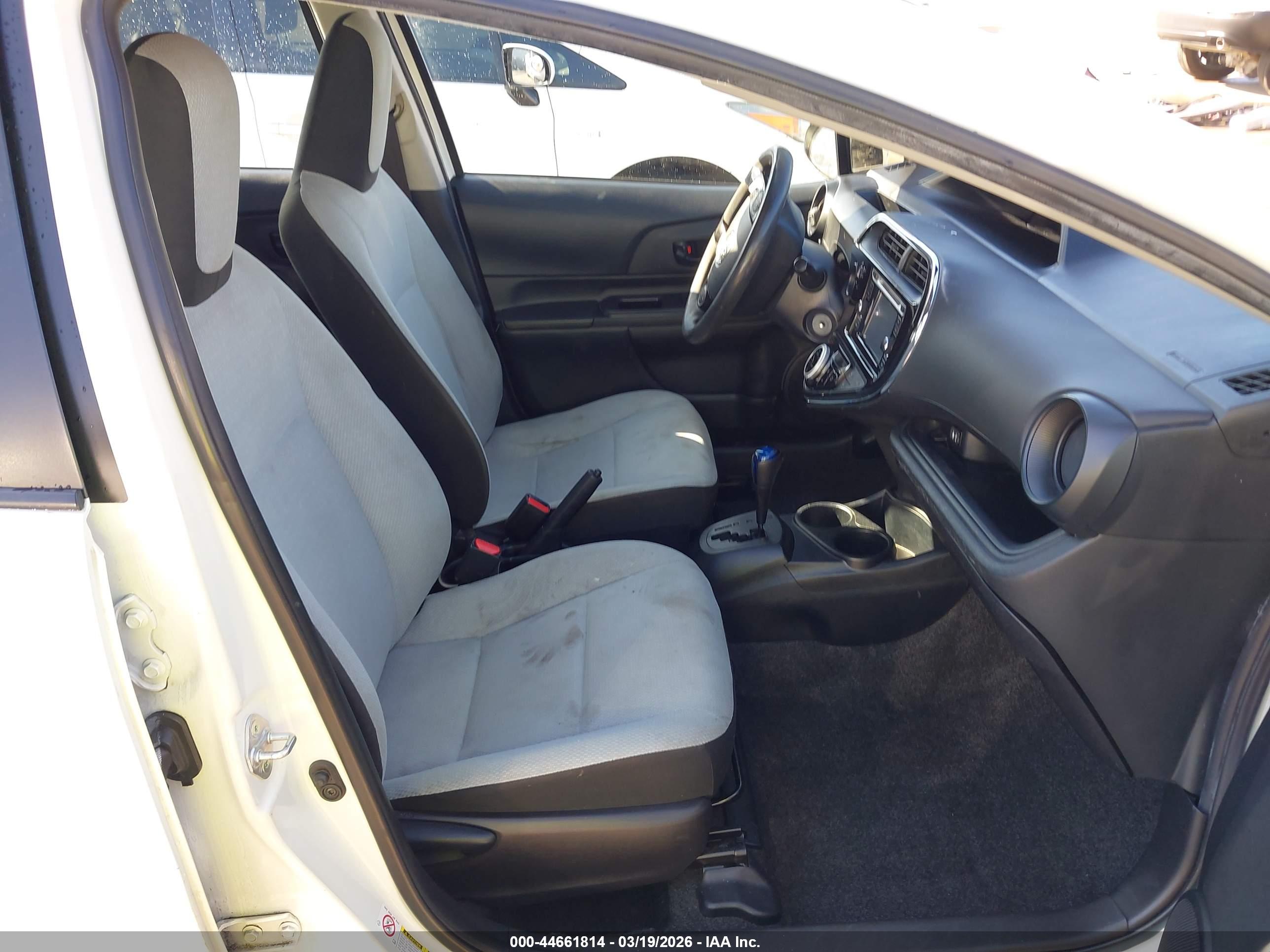 TOYOTA PRIUS image 5
