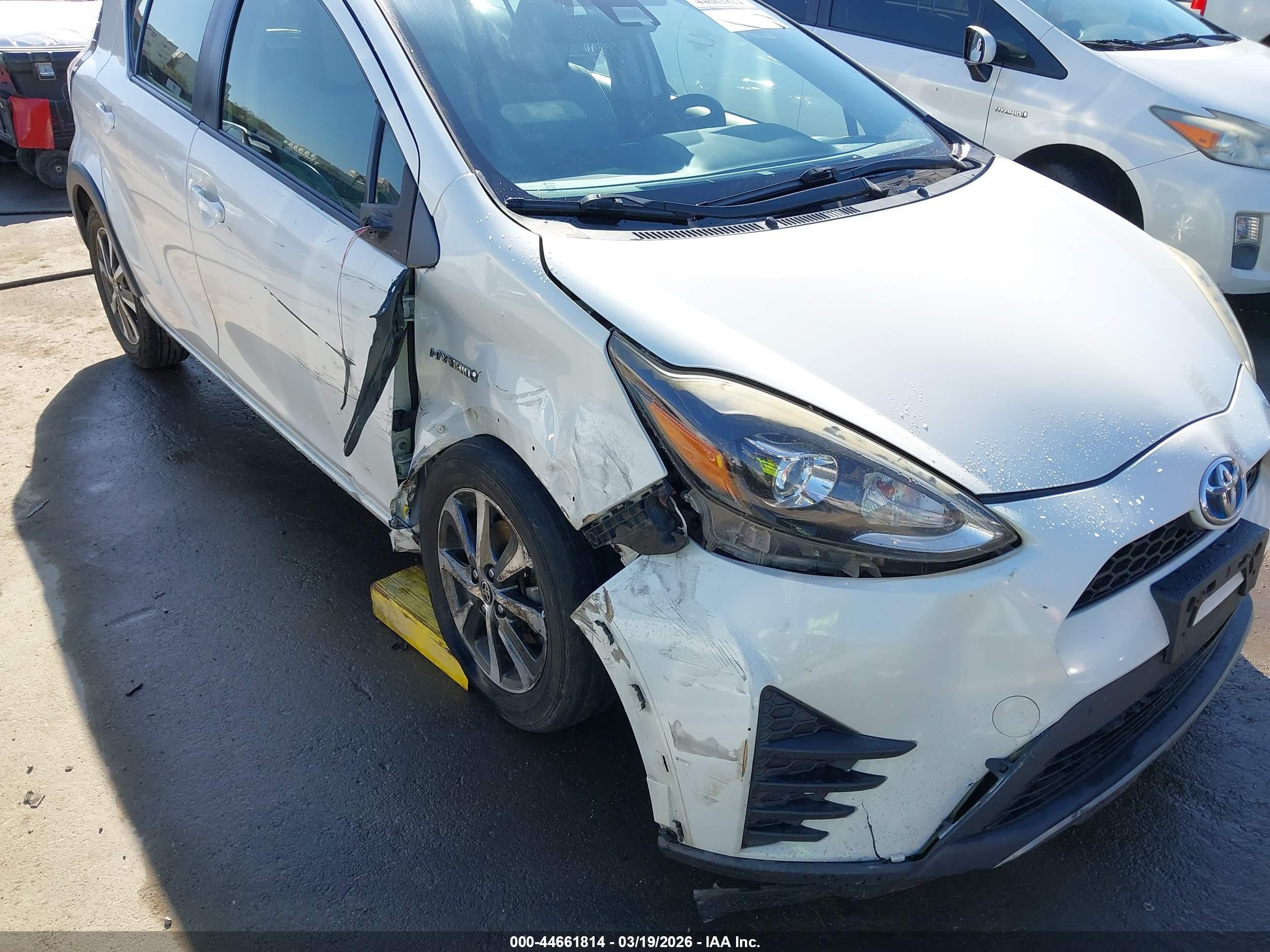 TOYOTA PRIUS image 6