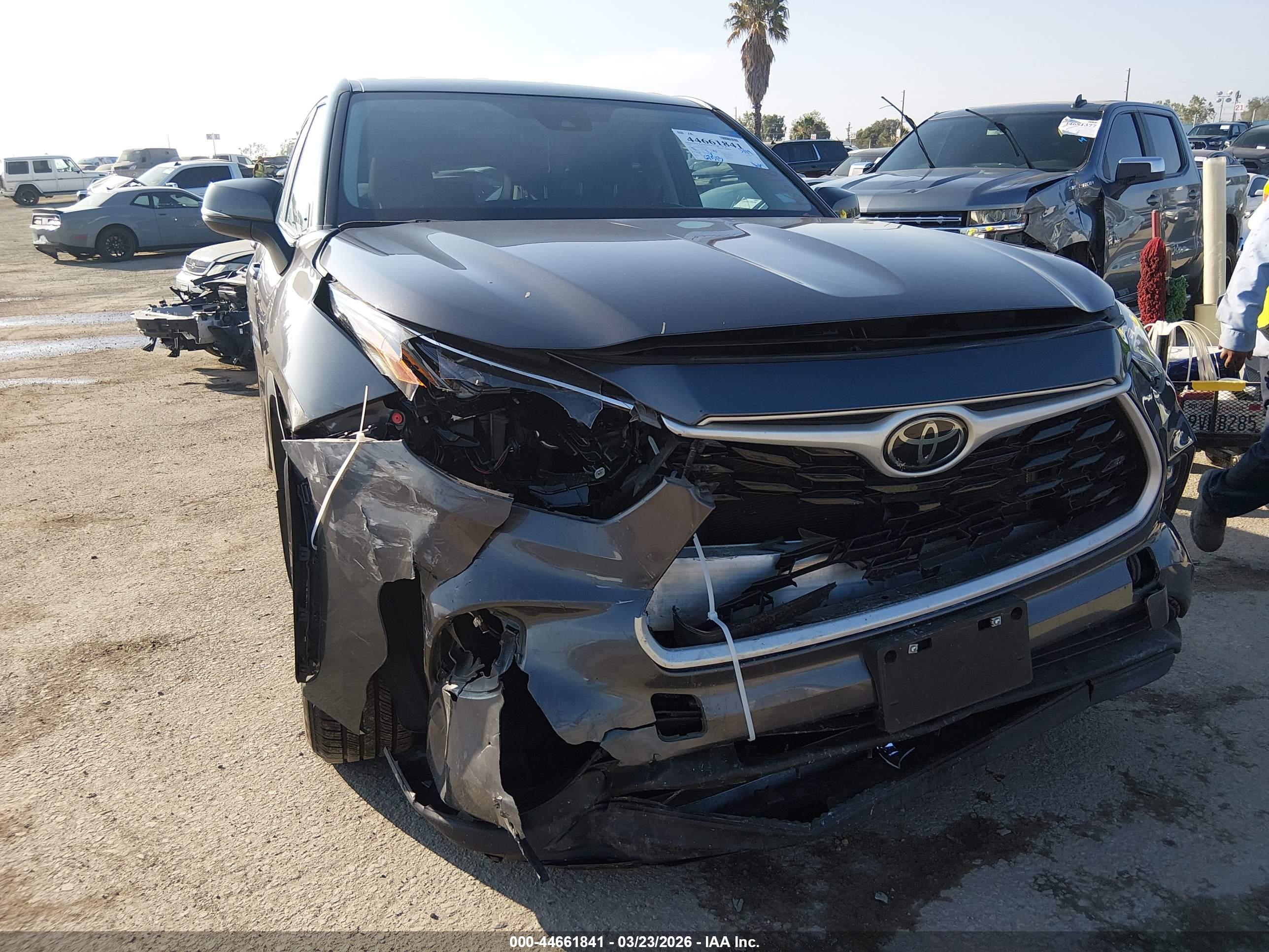 TOYOTA HIGHLANDER image 6