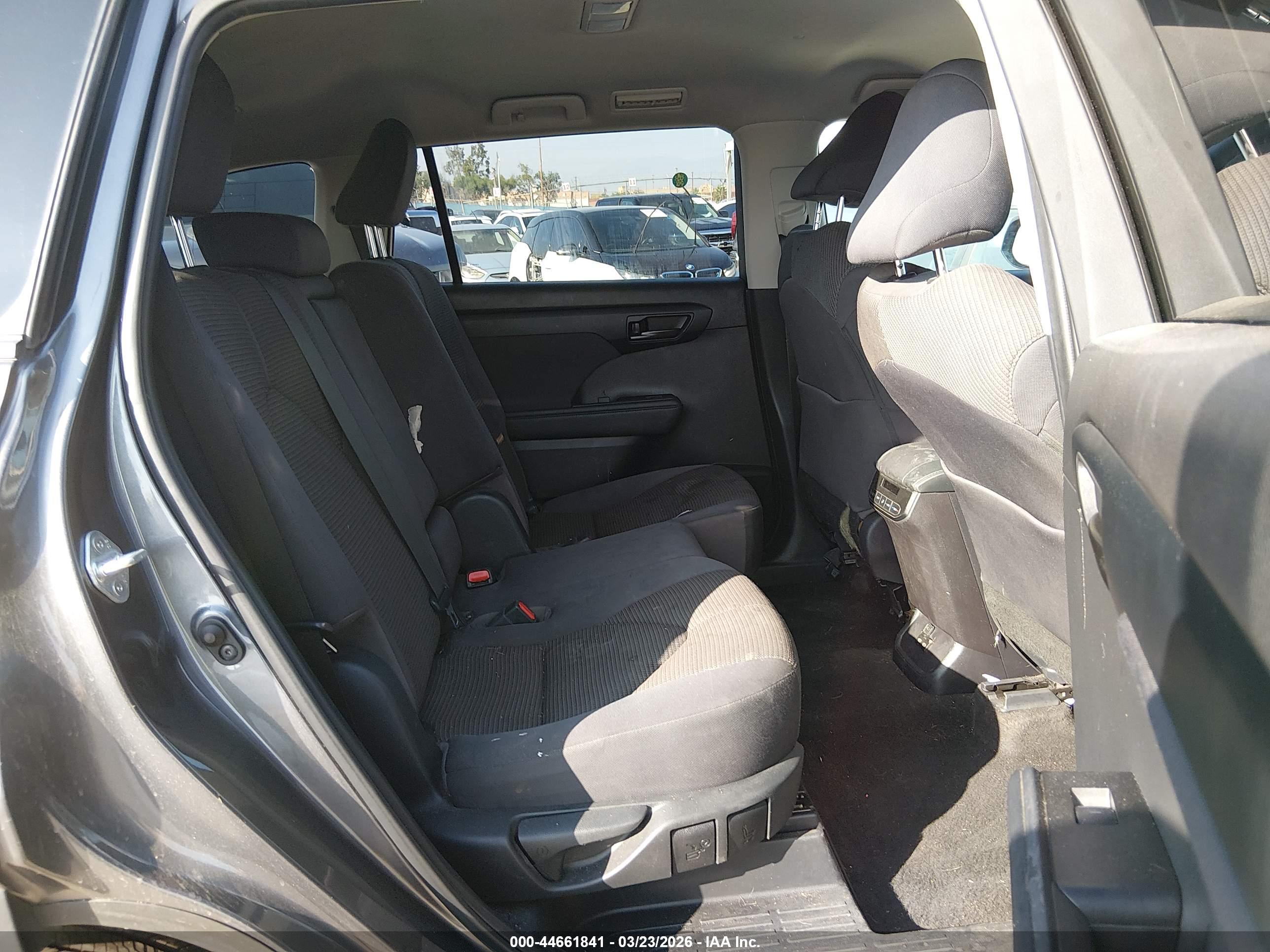 TOYOTA HIGHLANDER image 8