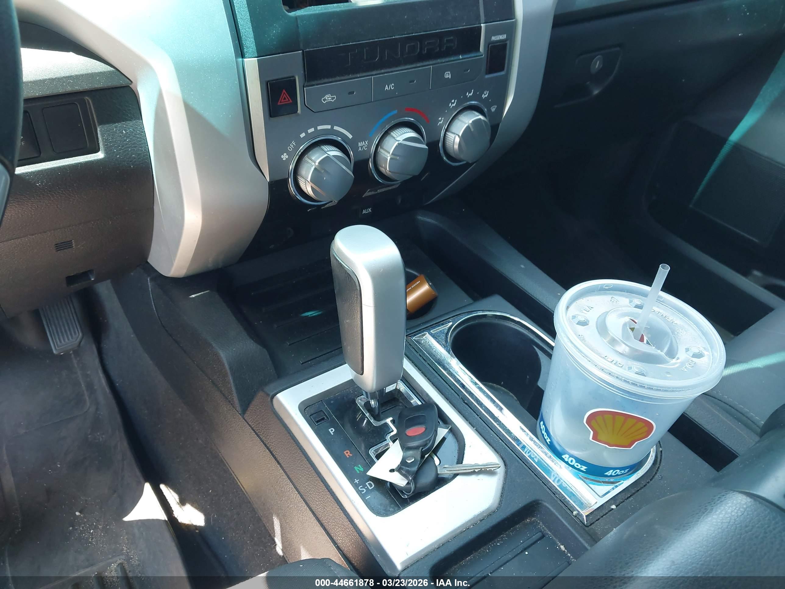 TOYOTA TUNDRA image 11
