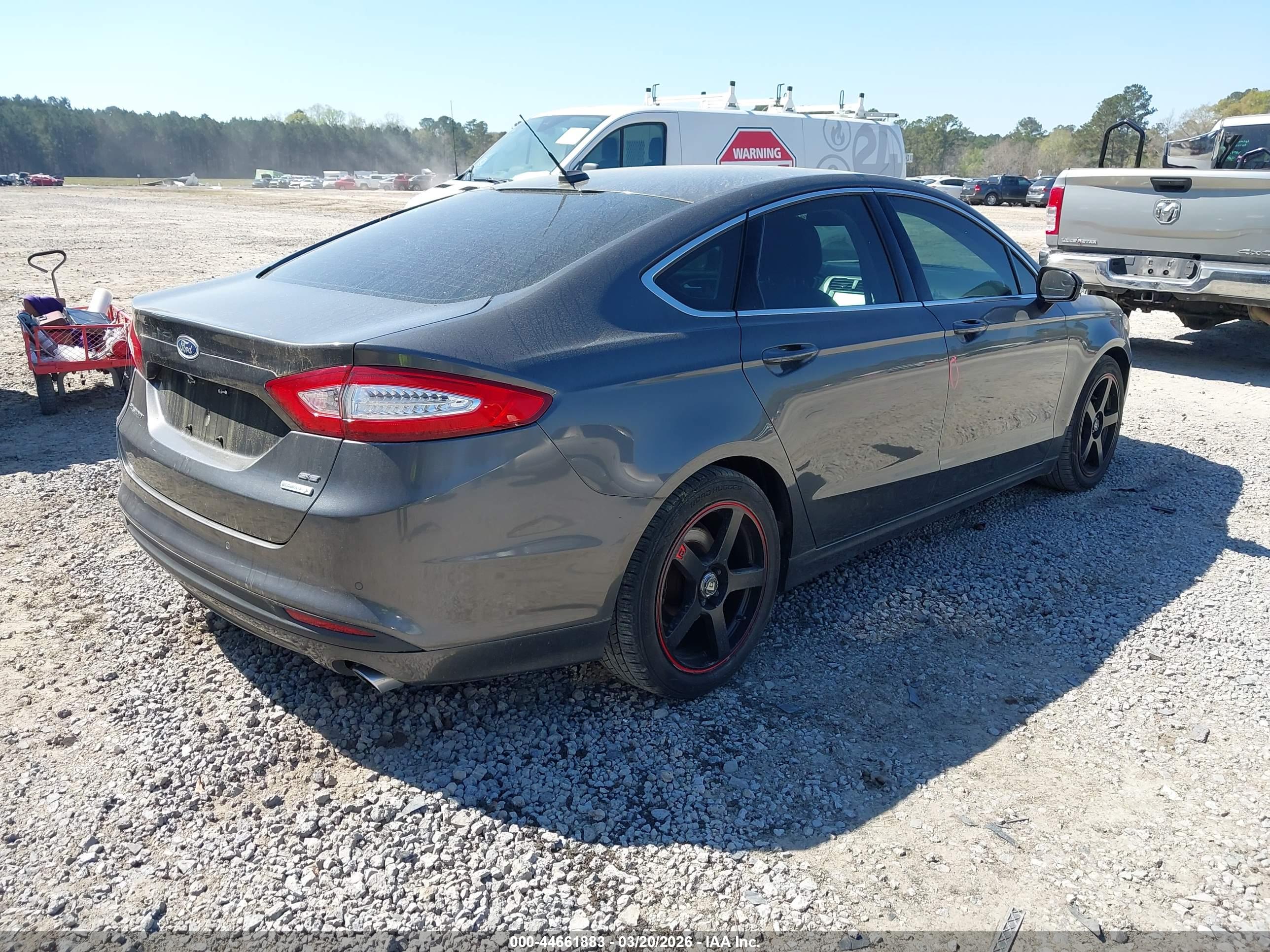 FORD FUSION image 4