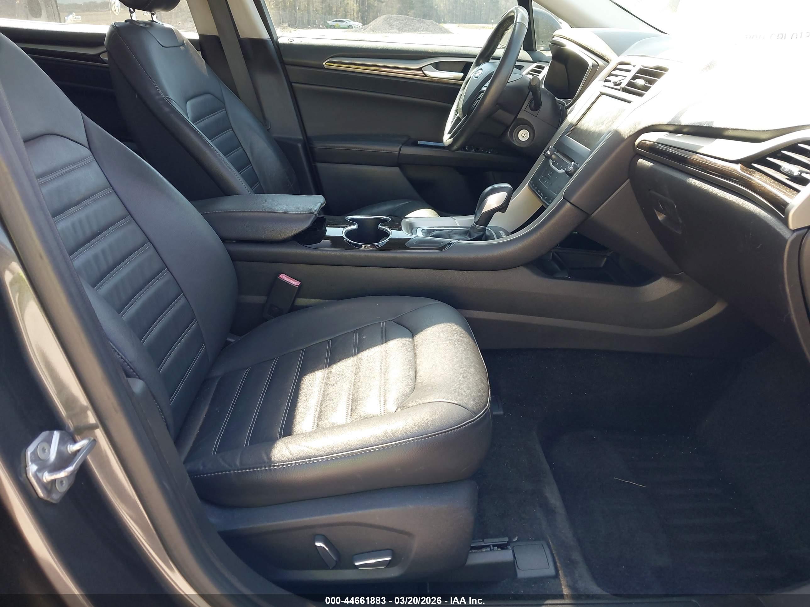 FORD FUSION image 5