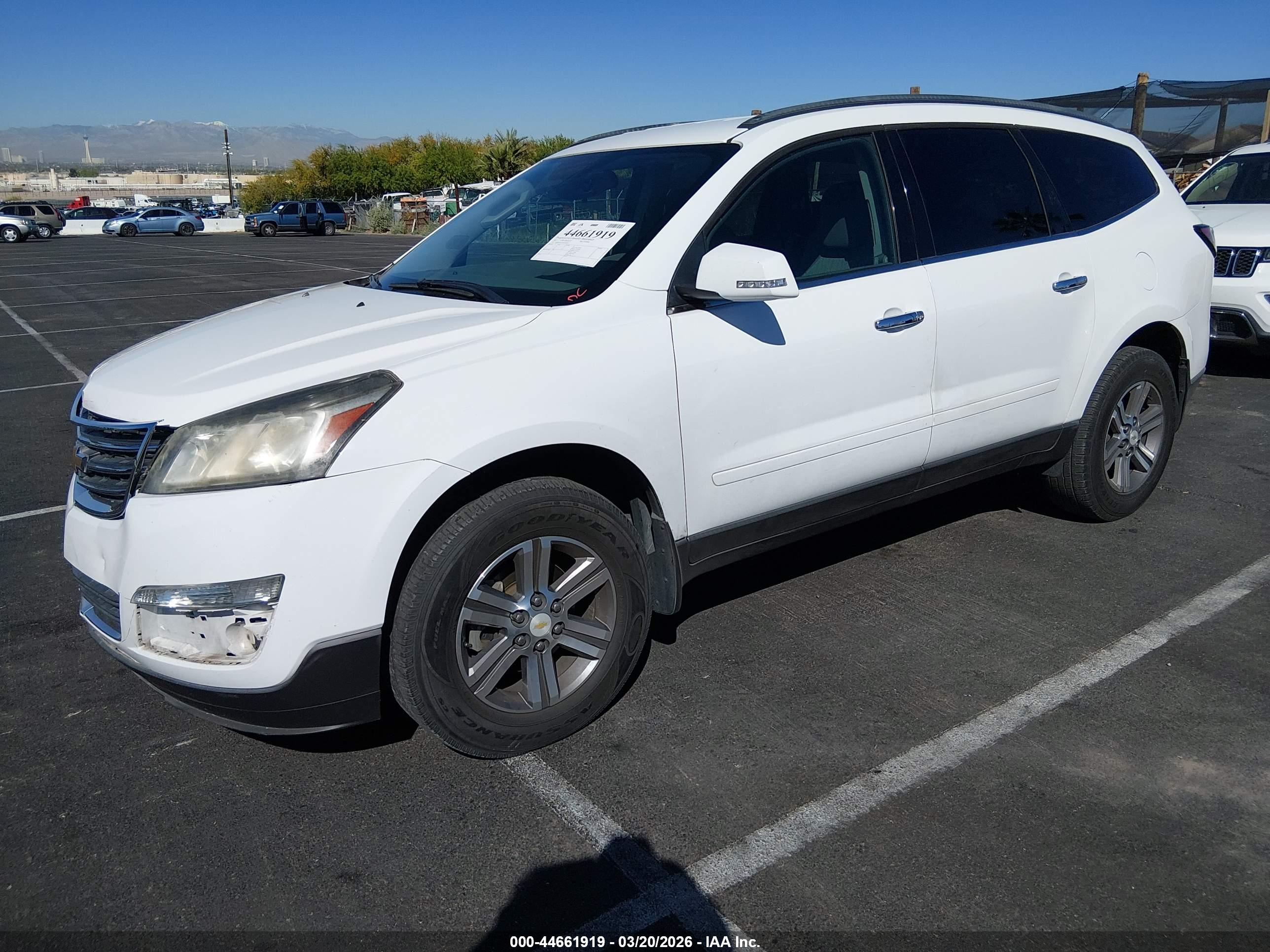 CHEVROLET TRAVERSE image 2