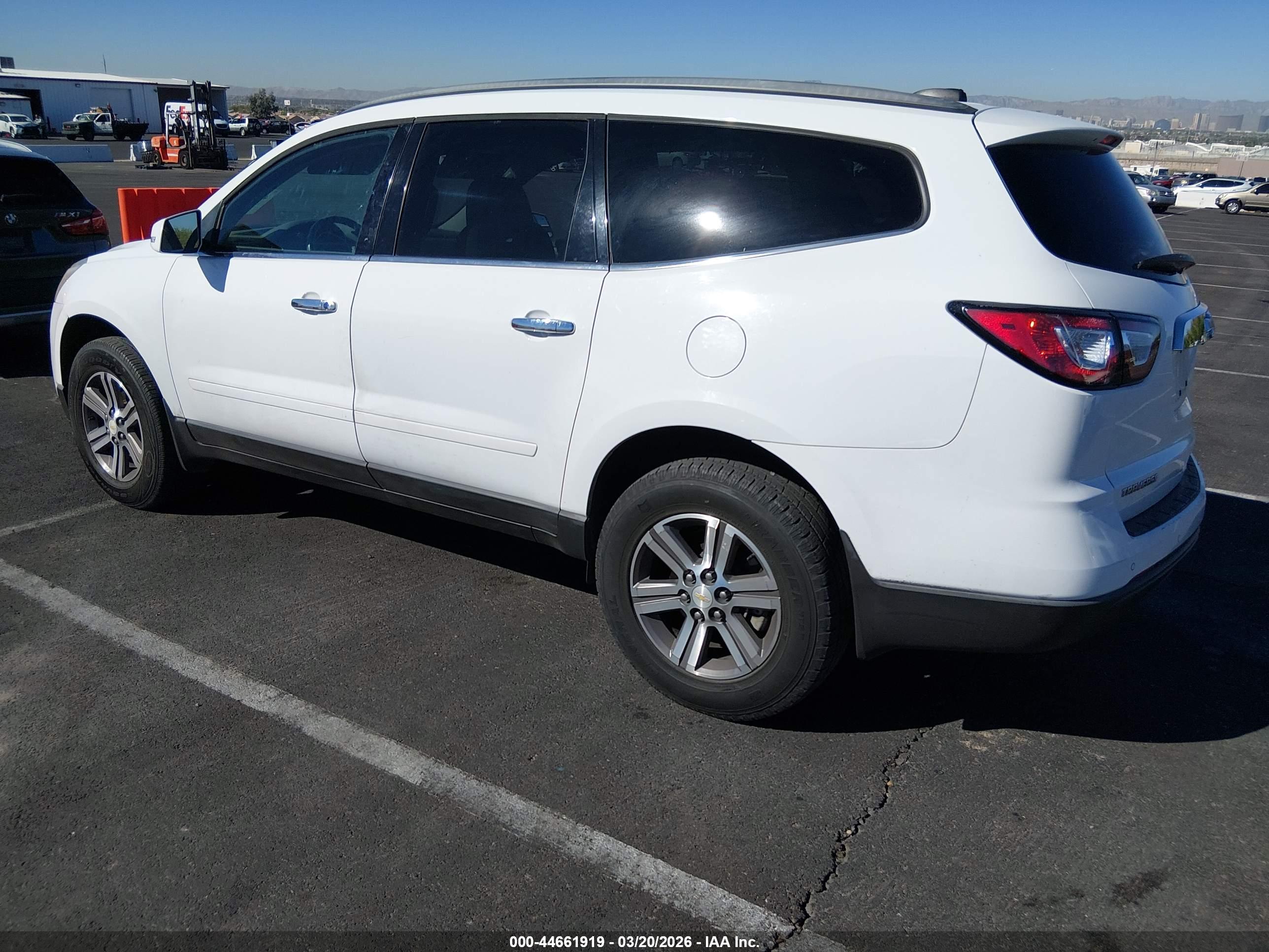 CHEVROLET TRAVERSE image 3