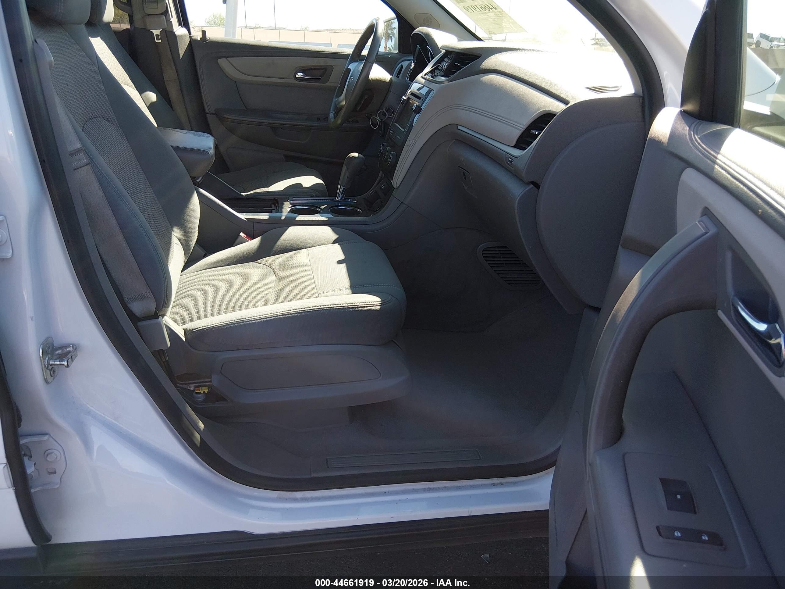 CHEVROLET TRAVERSE image 5