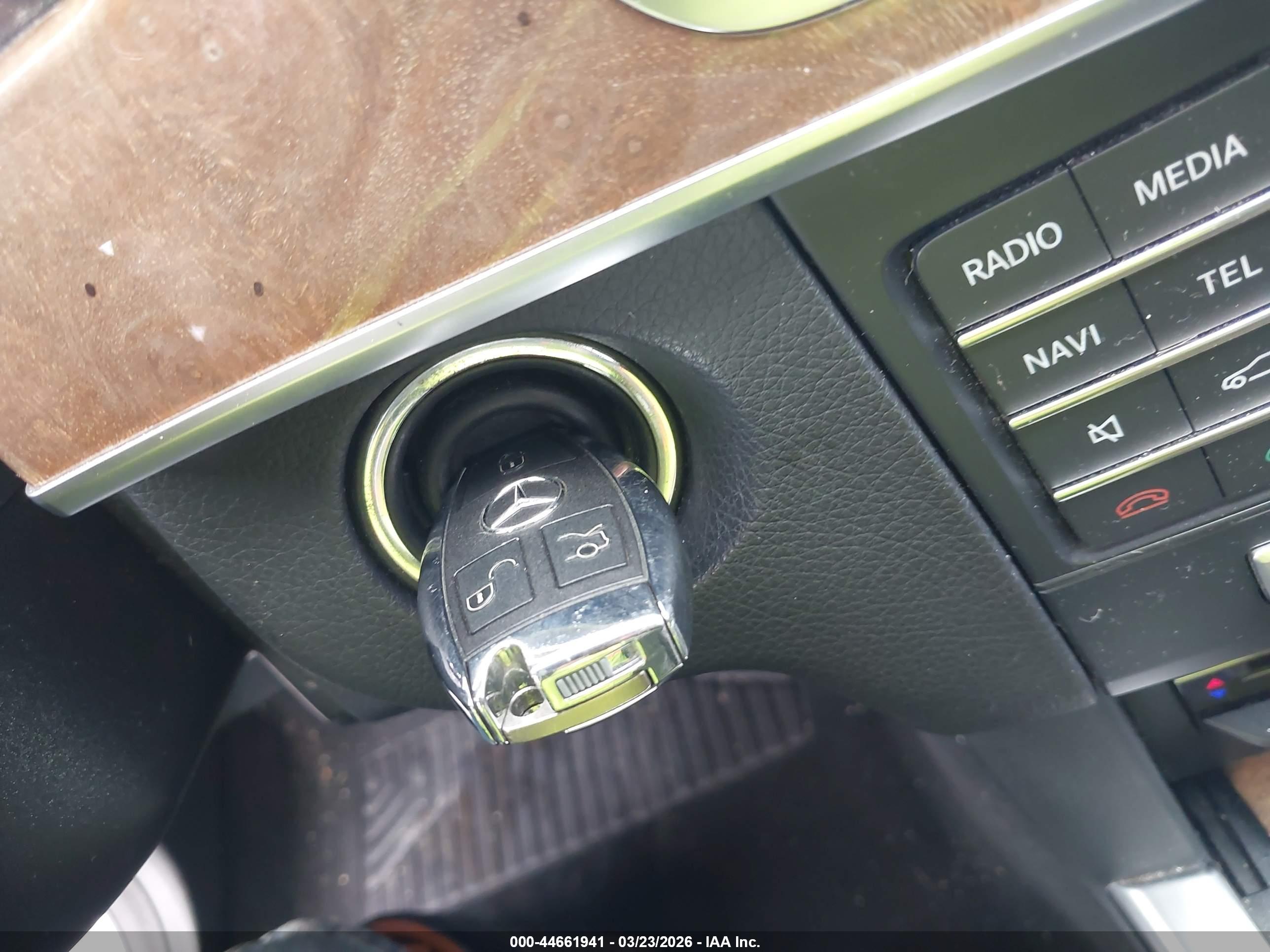 MERCEDES-BENZ E image 11