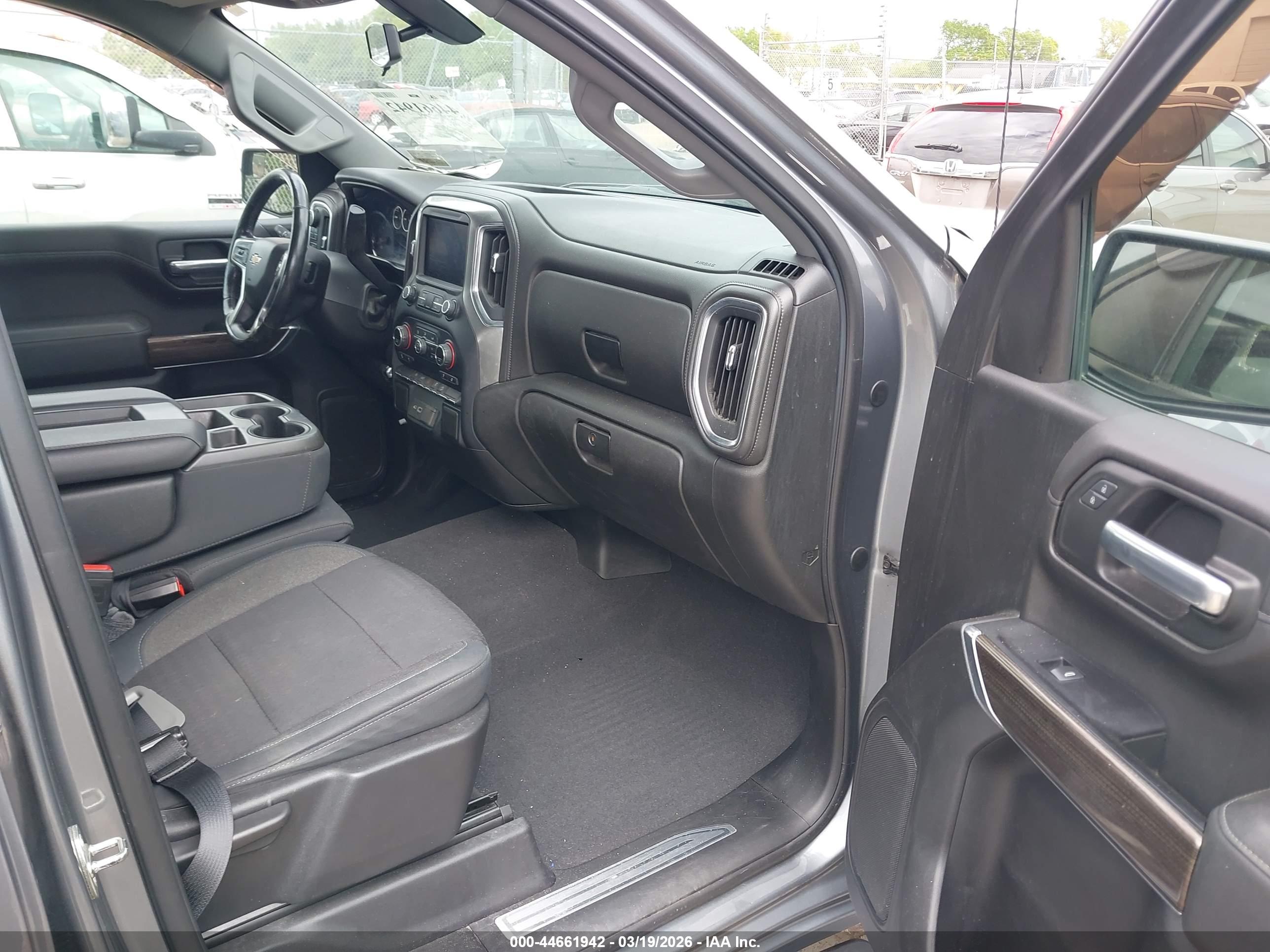 CHEVROLET SILVERADO image 5