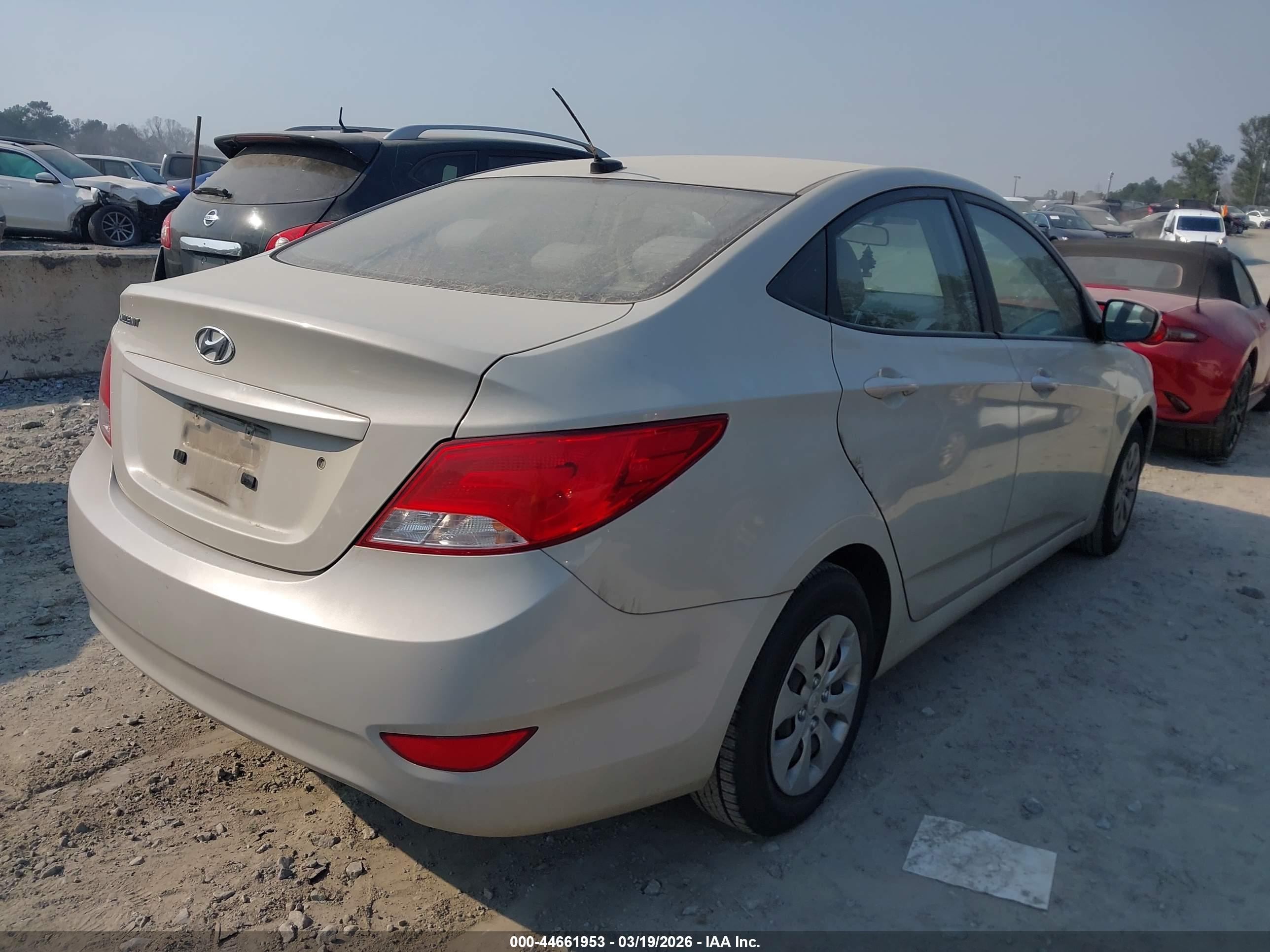 HYUNDAI ACCENT image 4