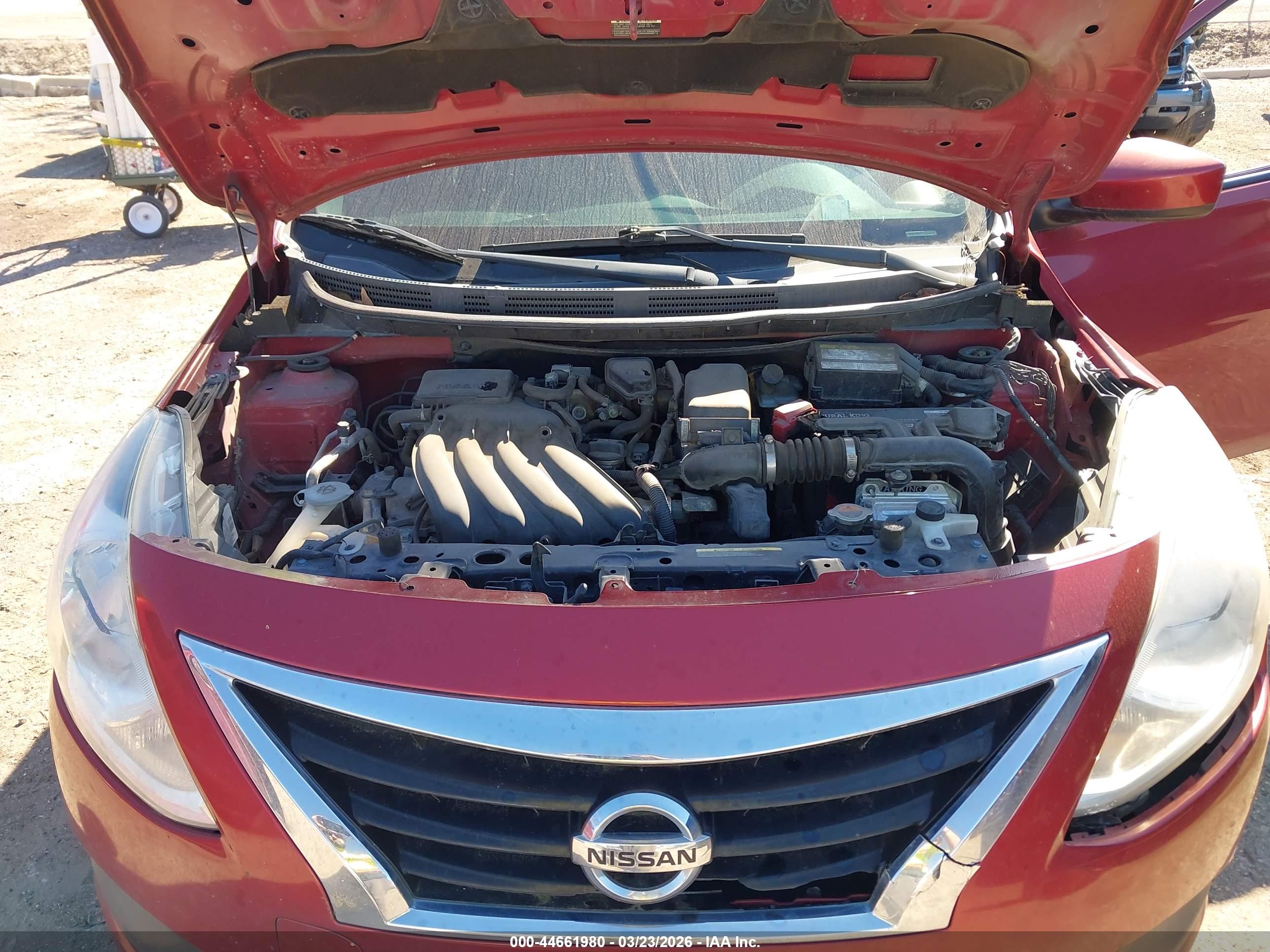 NISSAN VERSA image 10