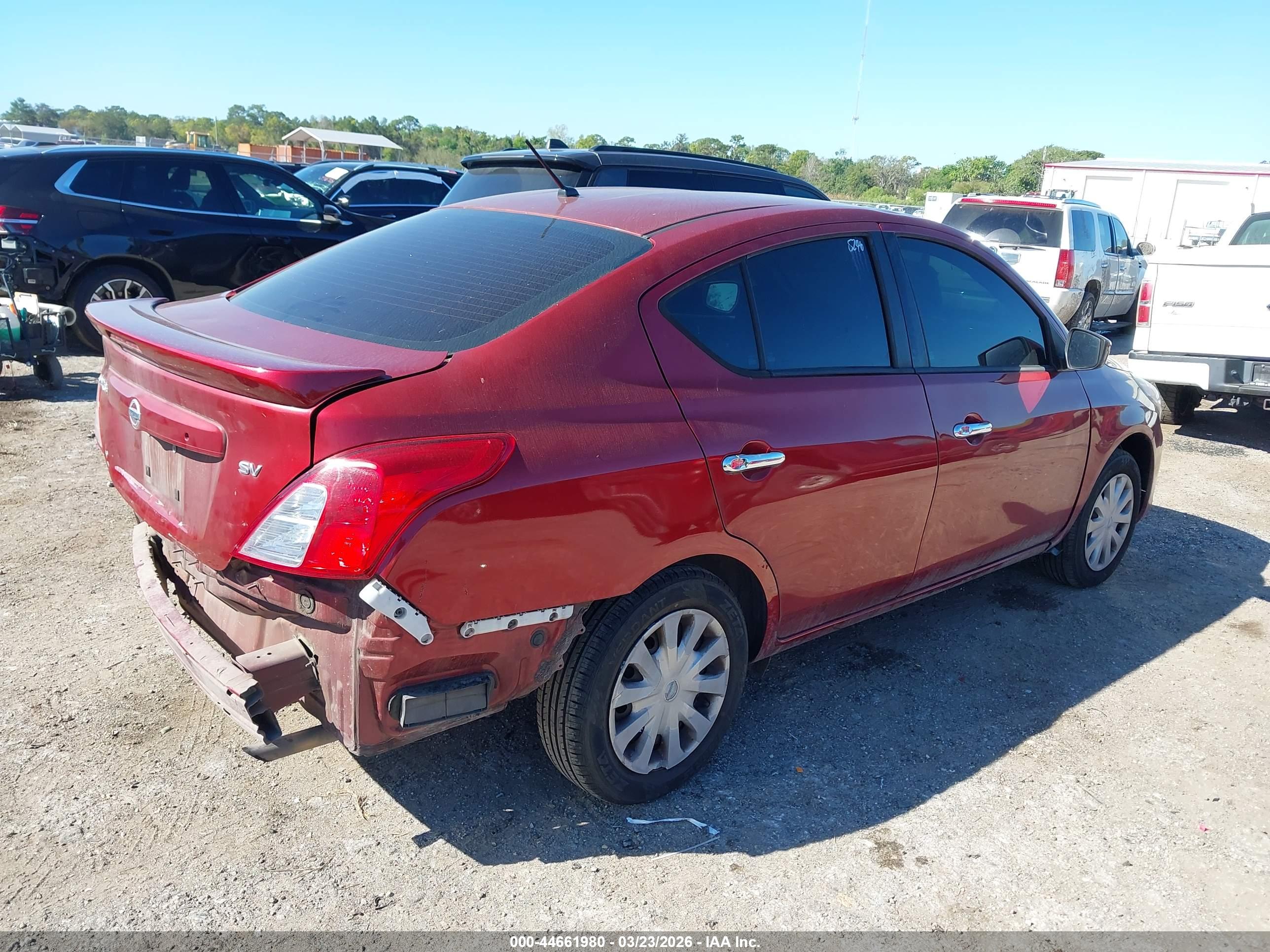 NISSAN VERSA image 4