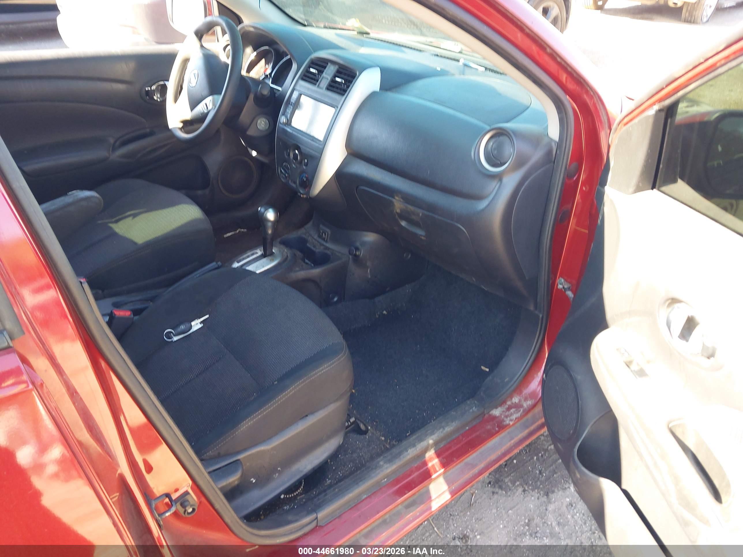 NISSAN VERSA image 5