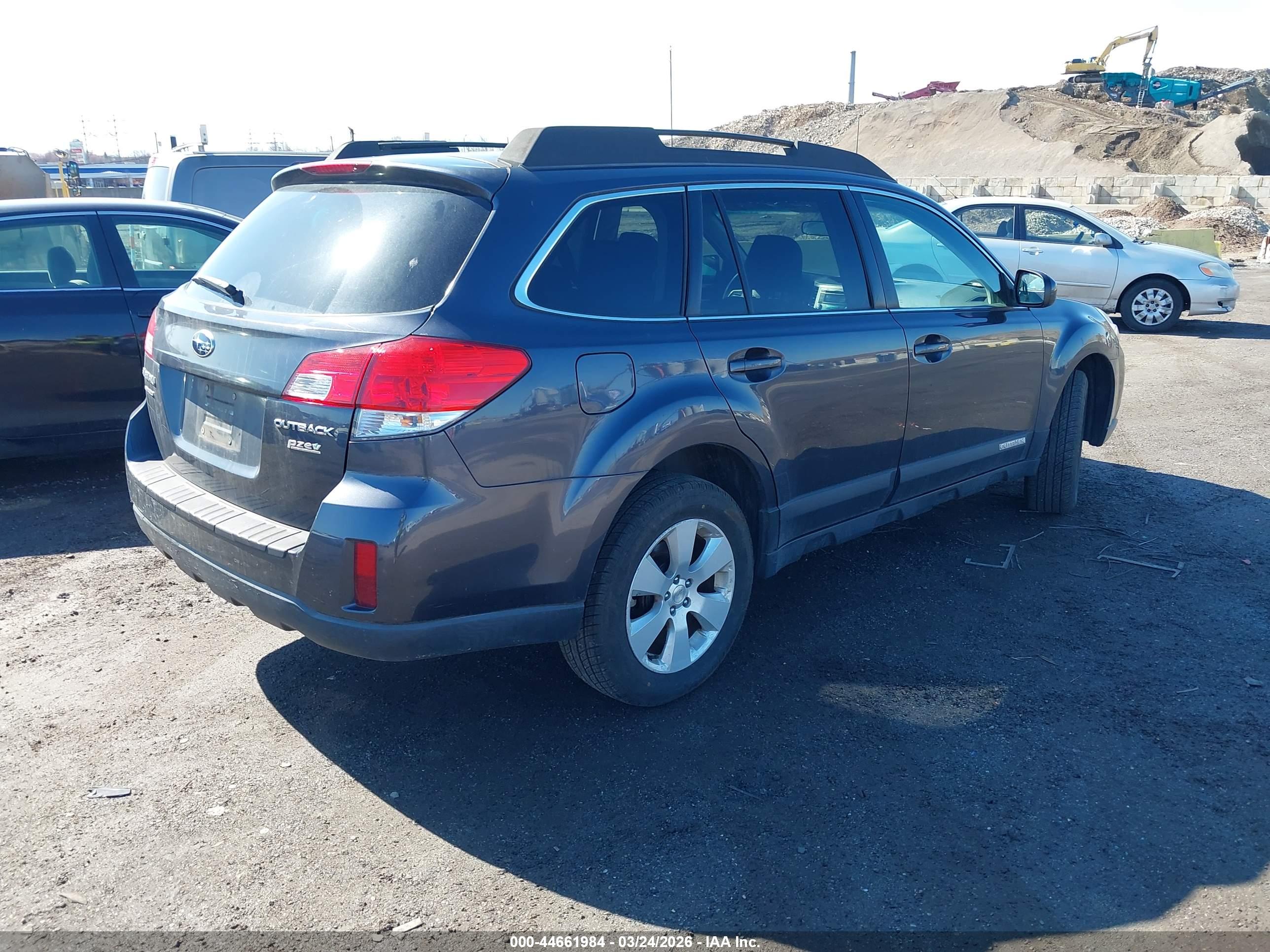 SUBARU OUTBACK image 4