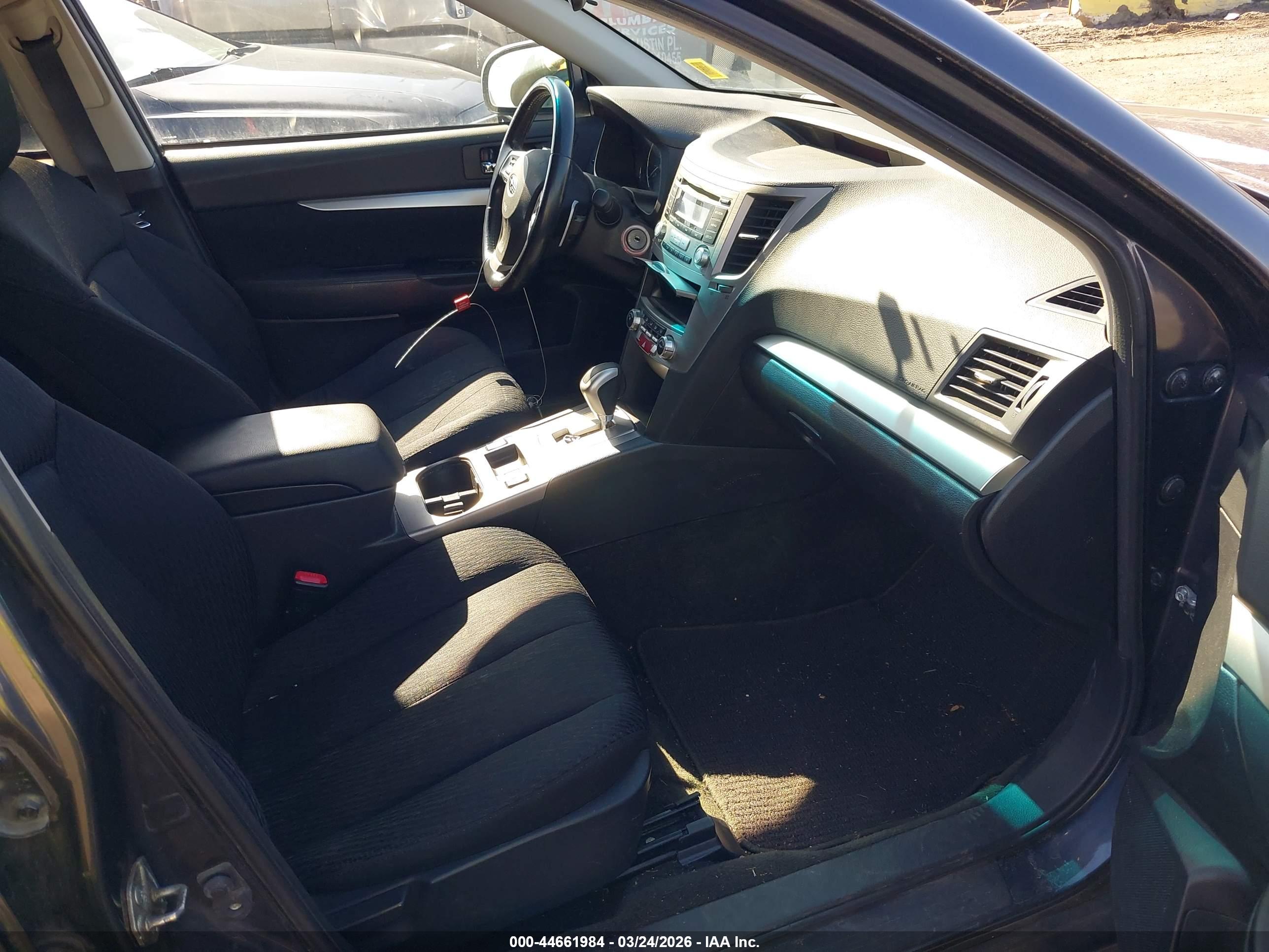 SUBARU OUTBACK image 5