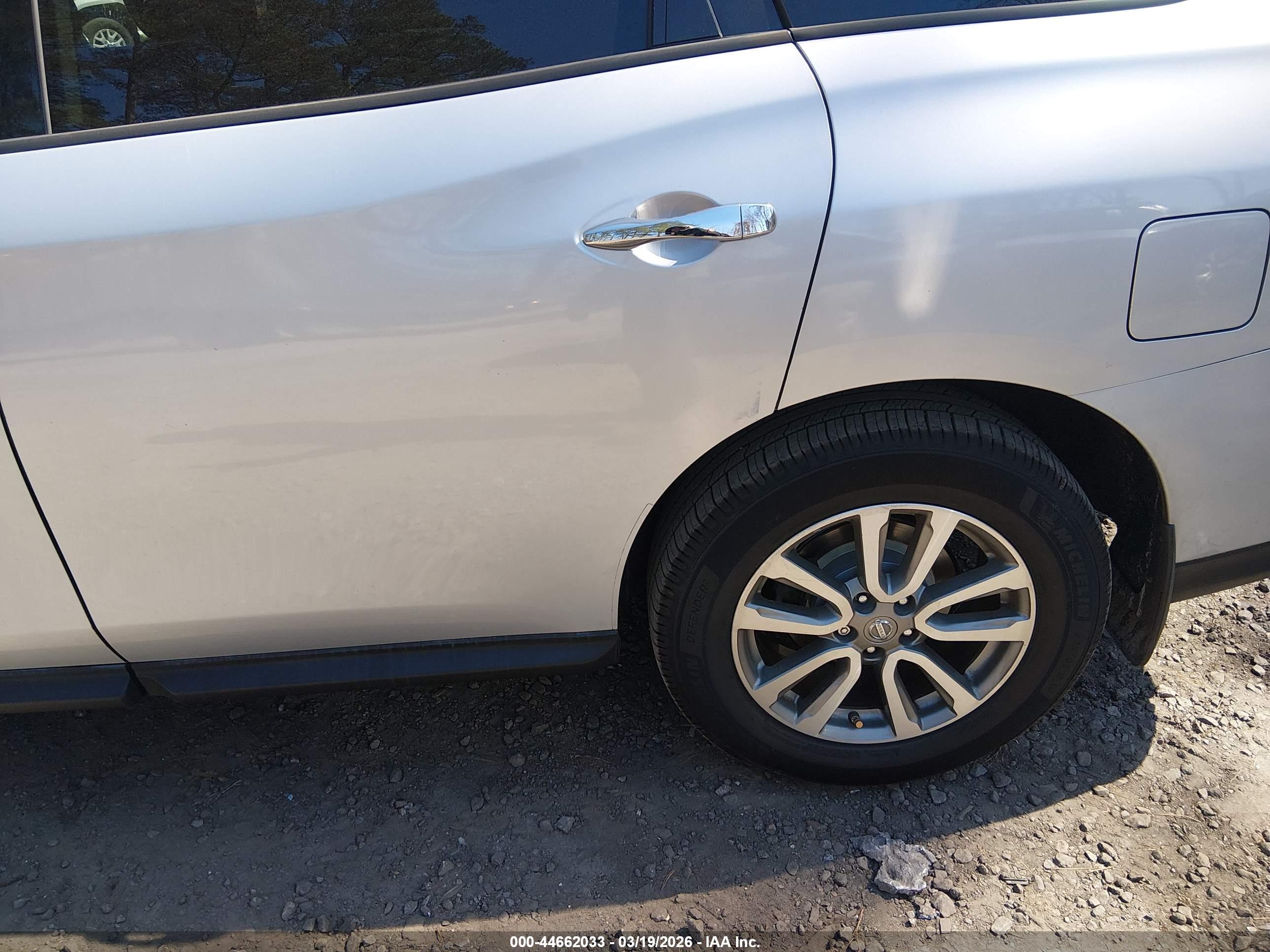 NISSAN PATHFINDER image 6