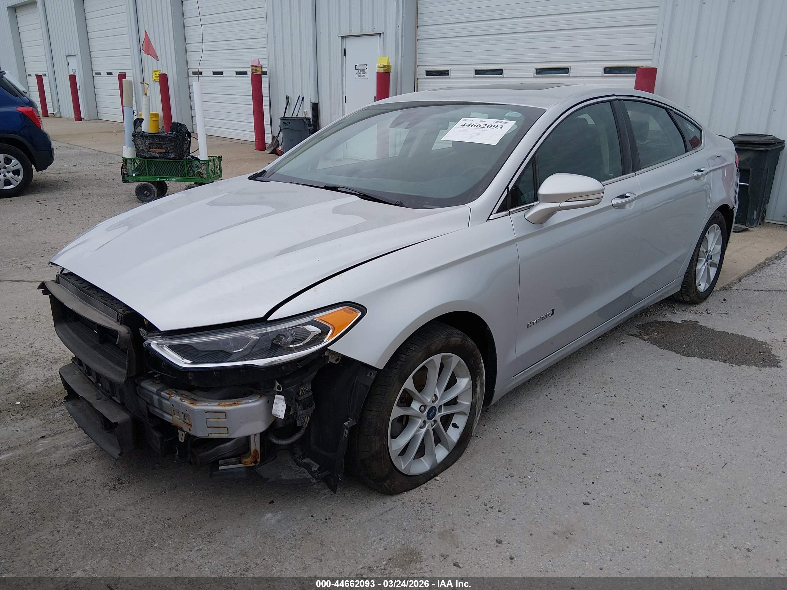 FORD FUSION image 2