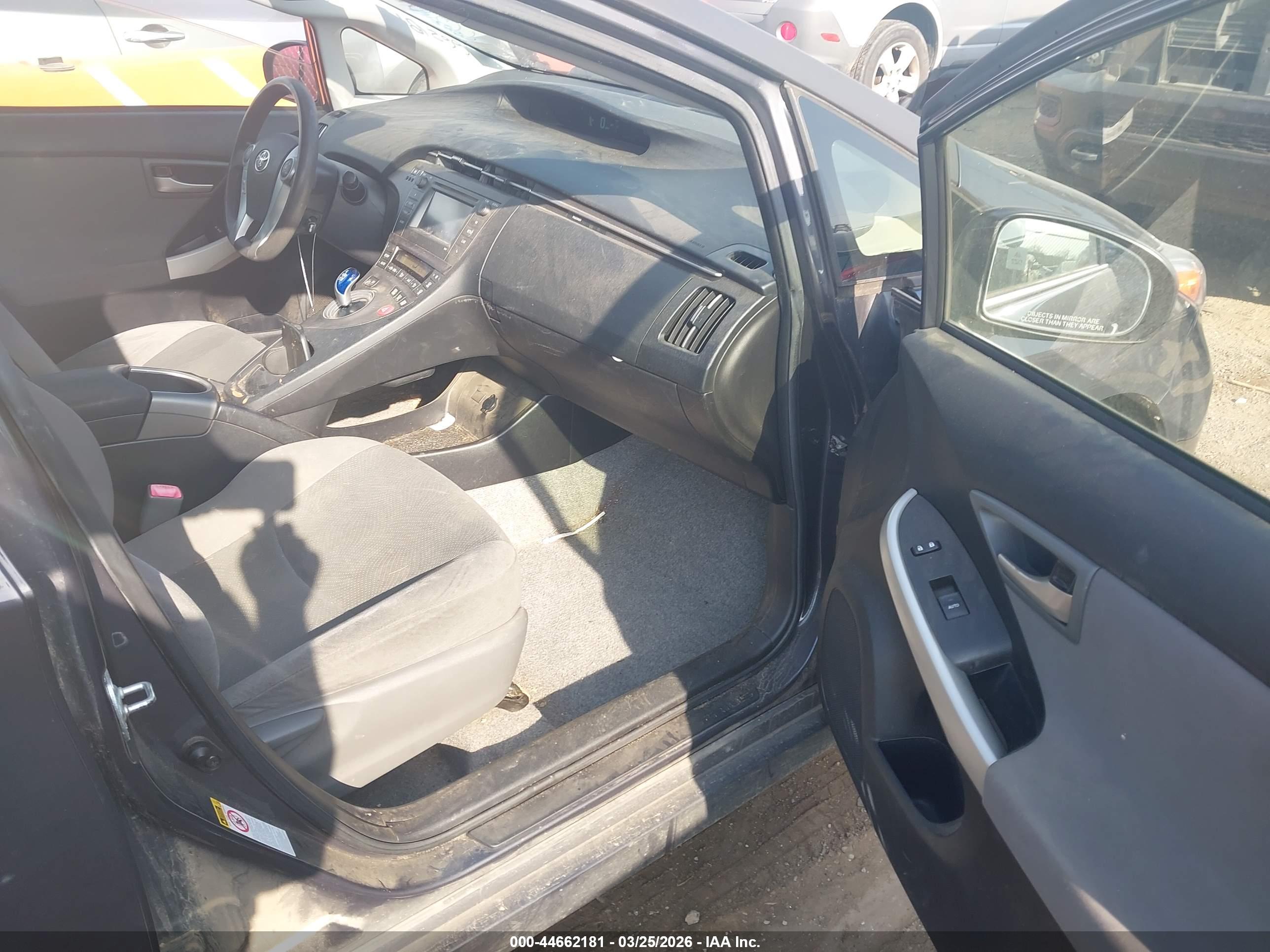 TOYOTA PRIUS image 5