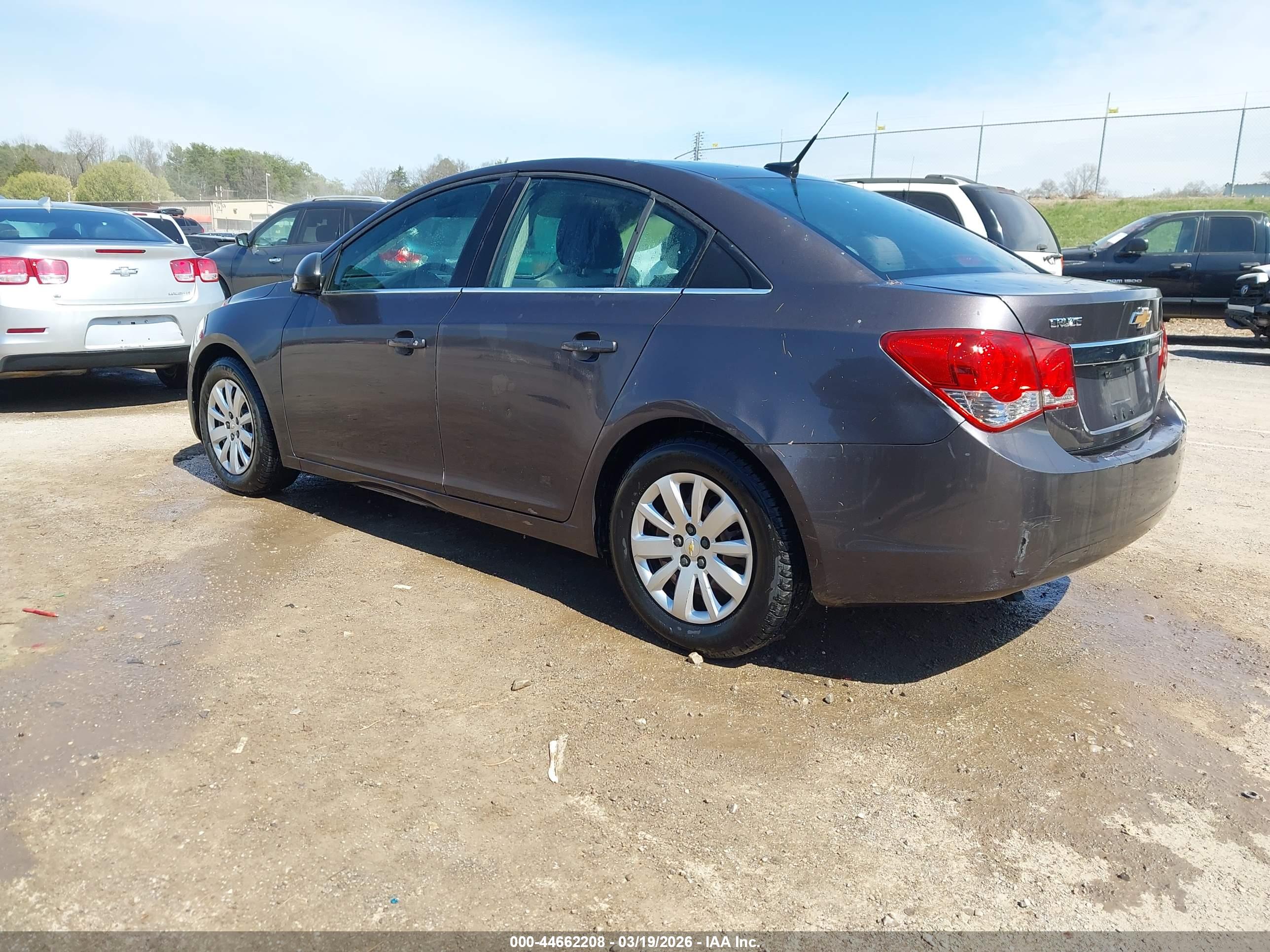 CHEVROLET CRUZE image 3