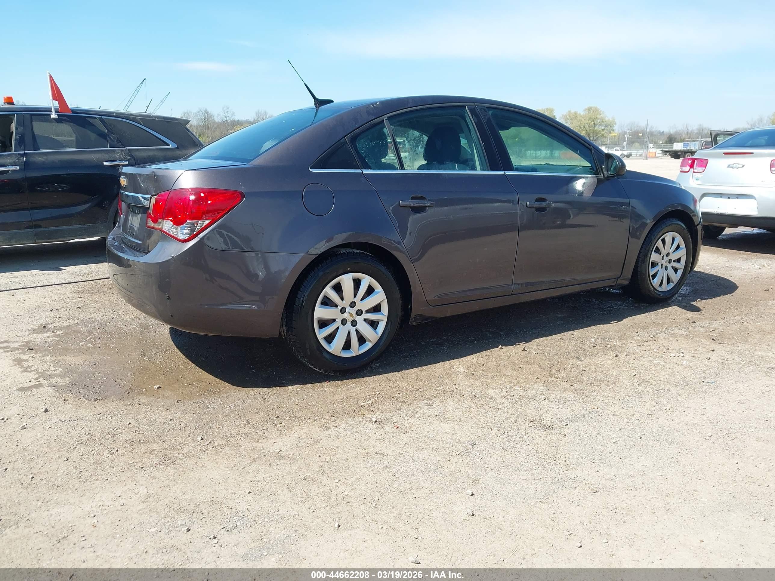 CHEVROLET CRUZE image 4