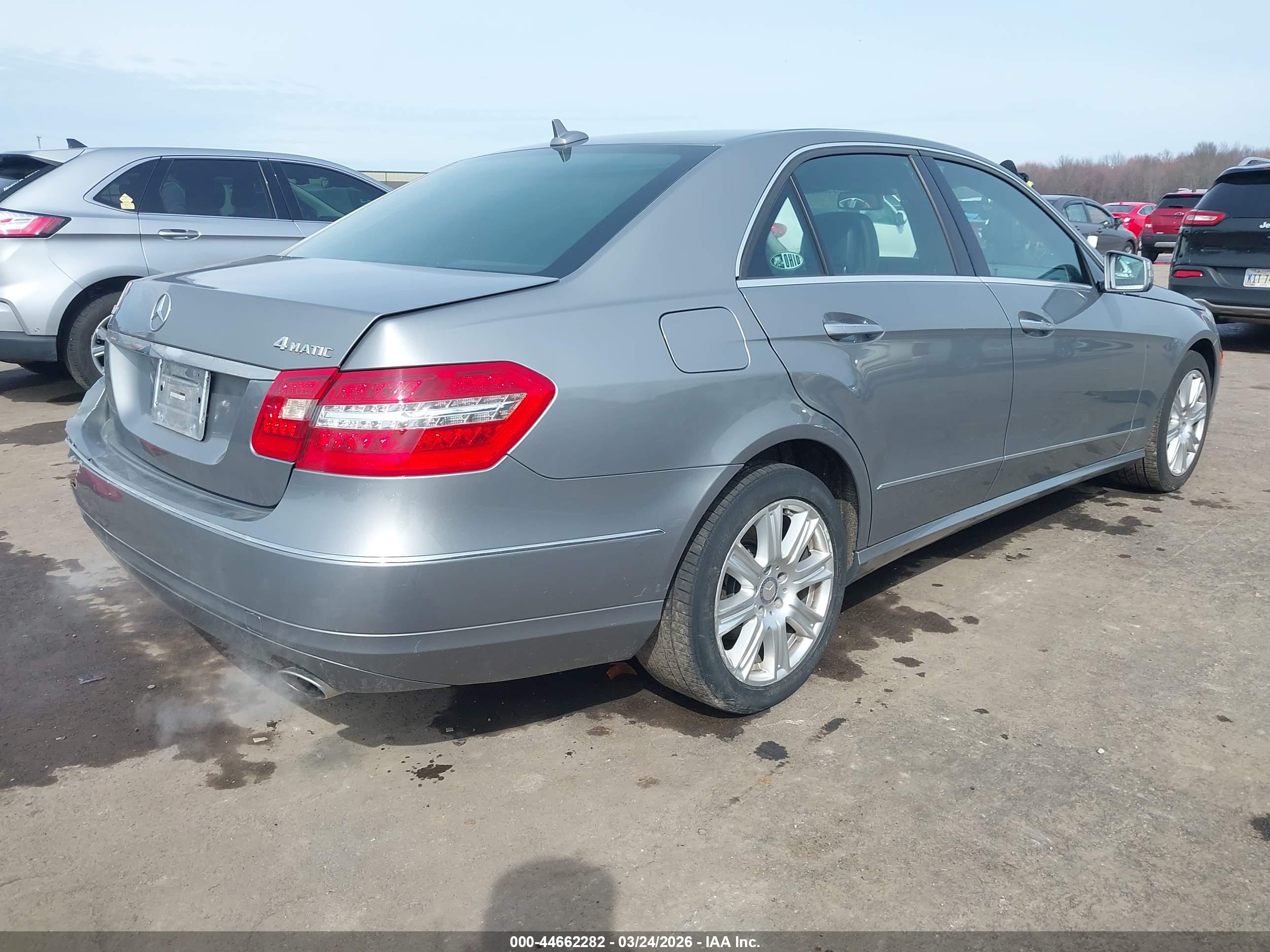 MERCEDES-BENZ E image 4