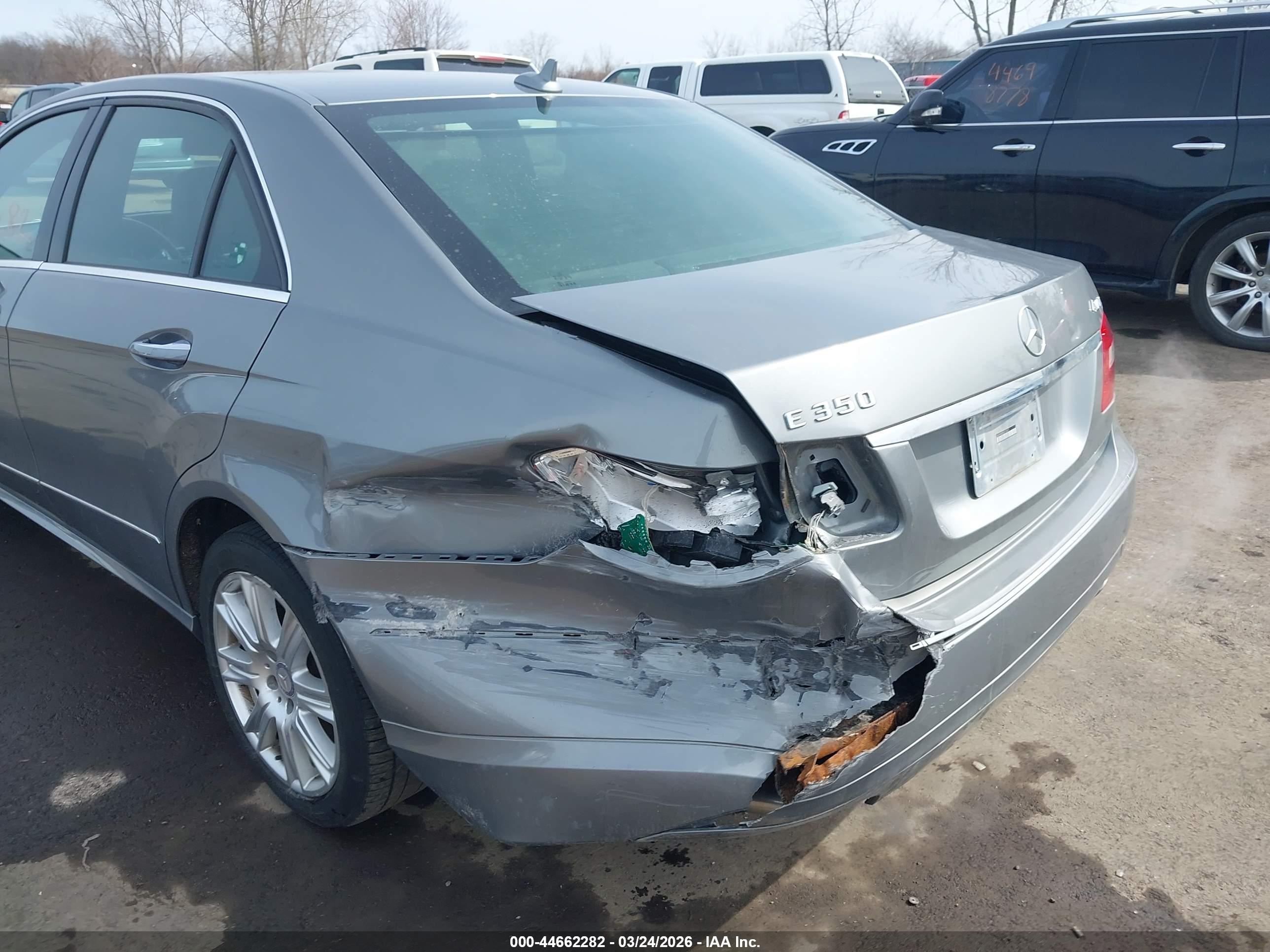 MERCEDES-BENZ E image 6