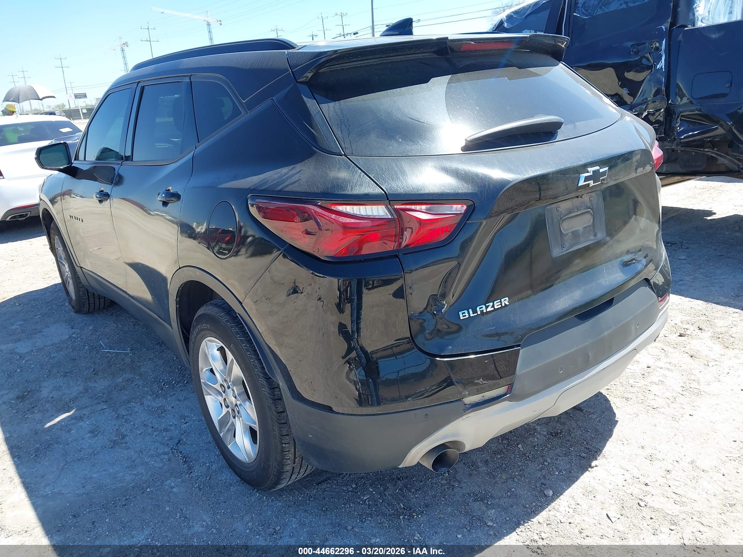 CHEVROLET BLAZER image 3