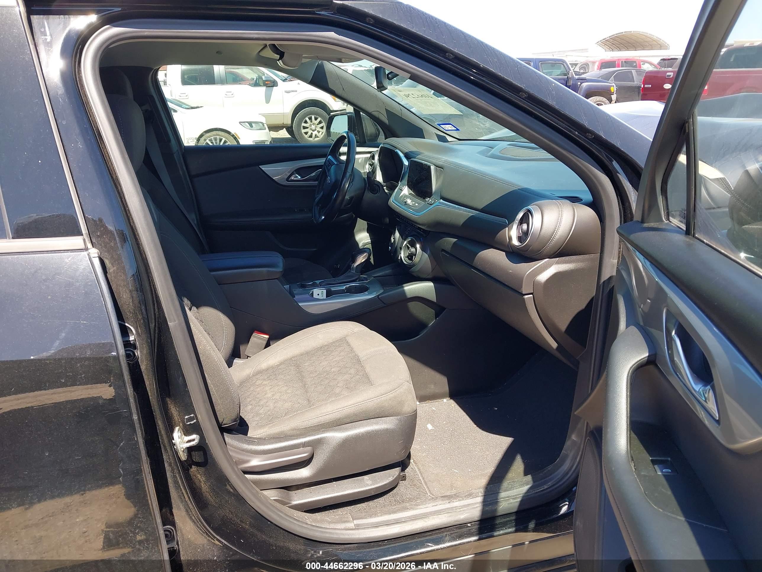 CHEVROLET BLAZER image 5
