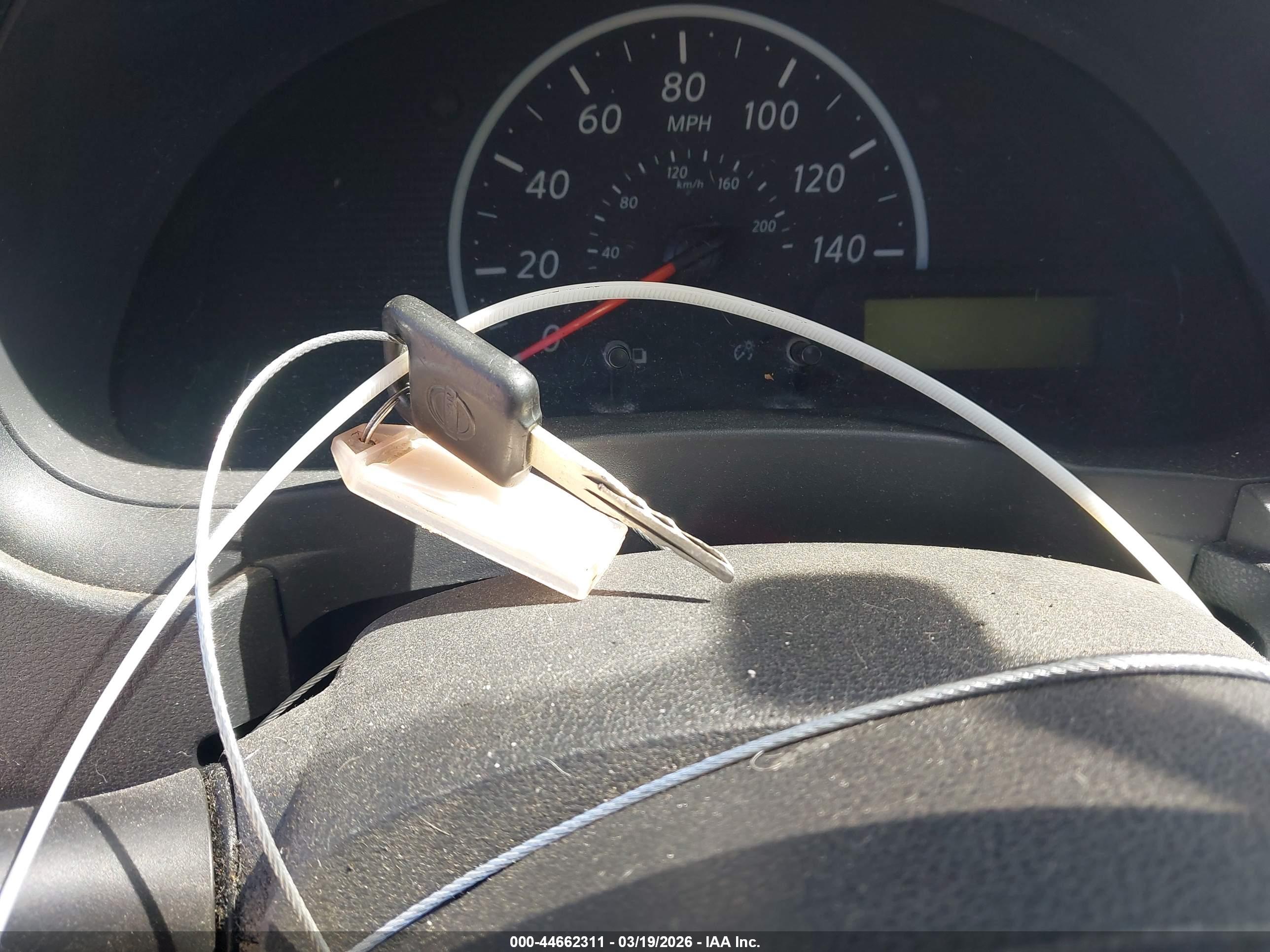 NISSAN VERSA image 11